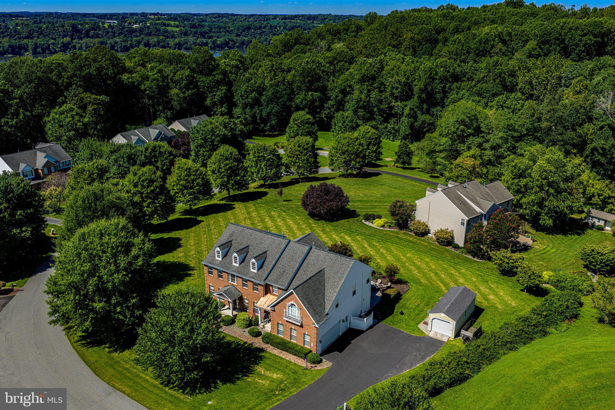 279 WOODROW LANE