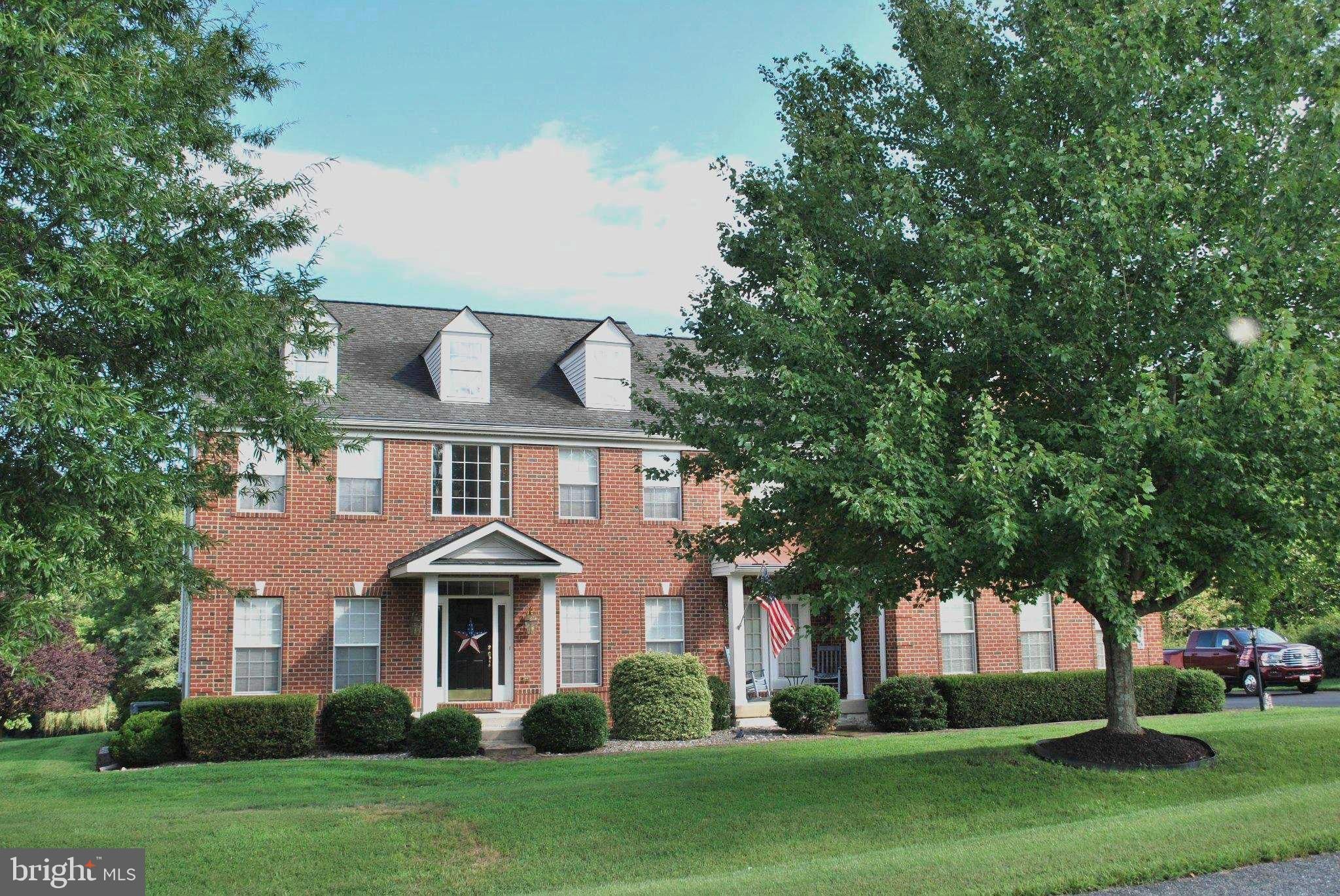 279 WOODROW LANE