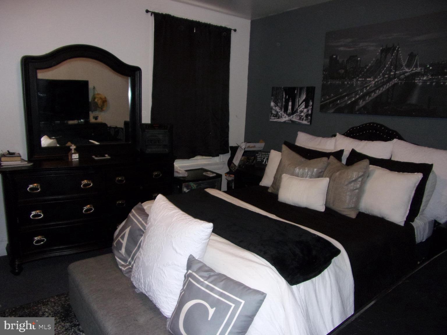 PHILADELPHIA (NORTHEAST) - Residential