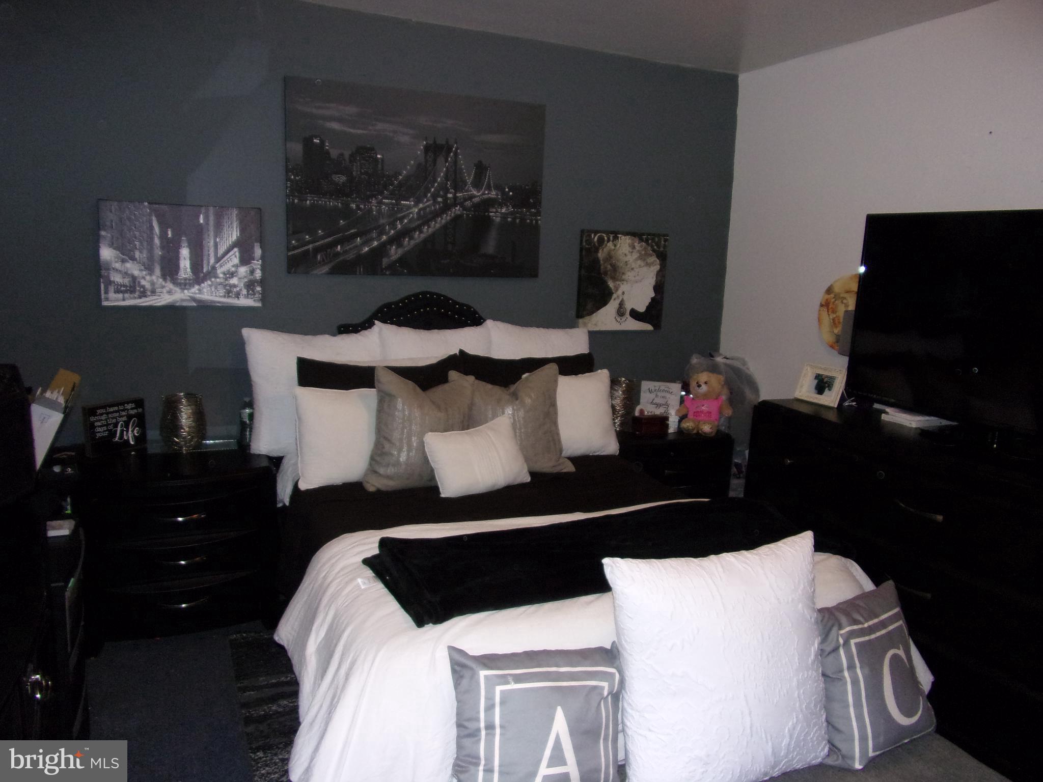 PHILADELPHIA (NORTHEAST) - Residential