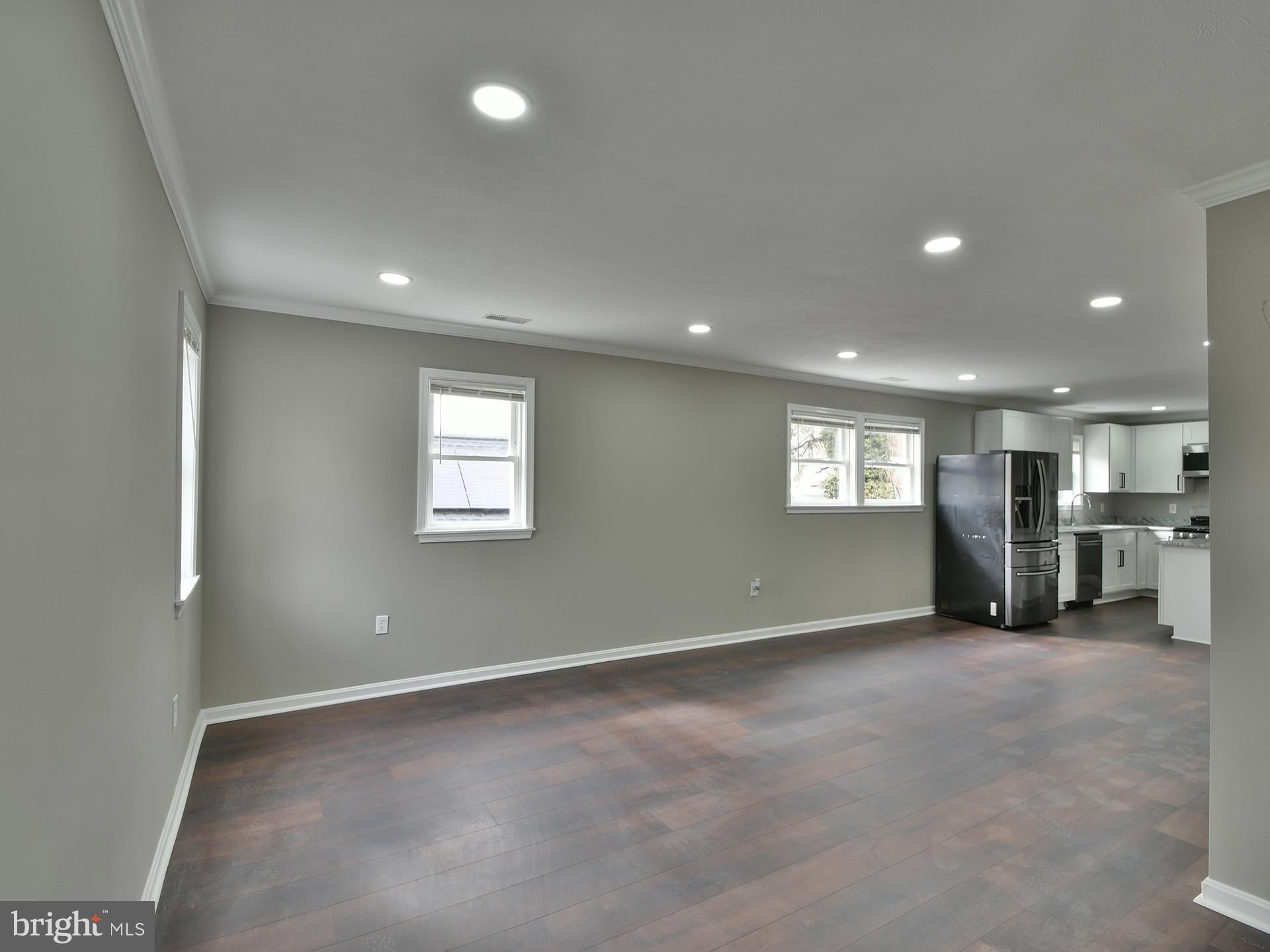 10 BAYOU AVENUE (TOP FLOOR)