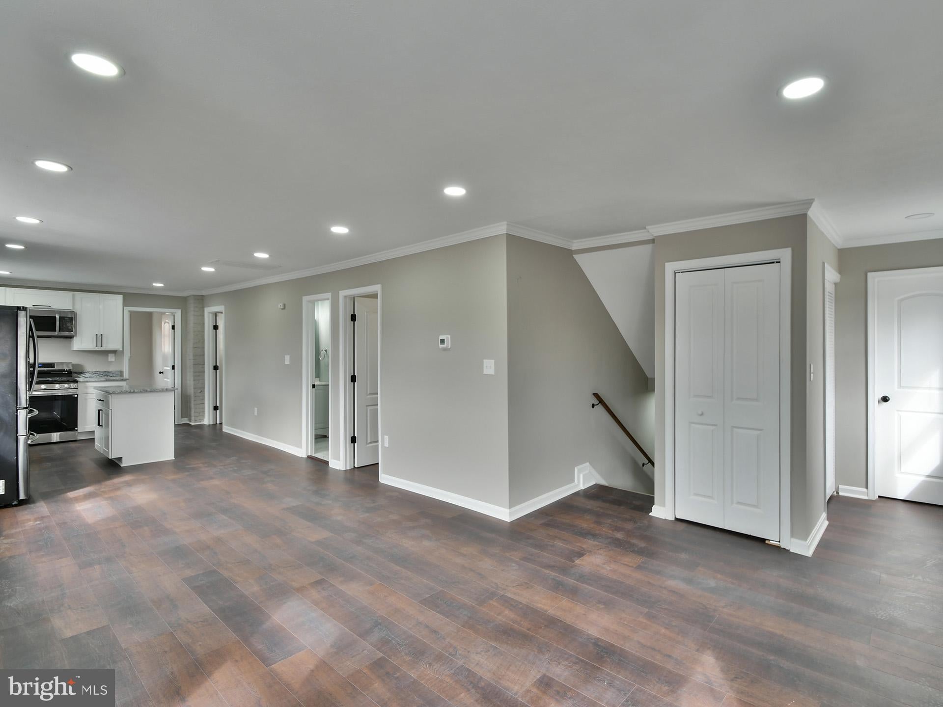 10 BAYOU AVENUE (TOP FLOOR)