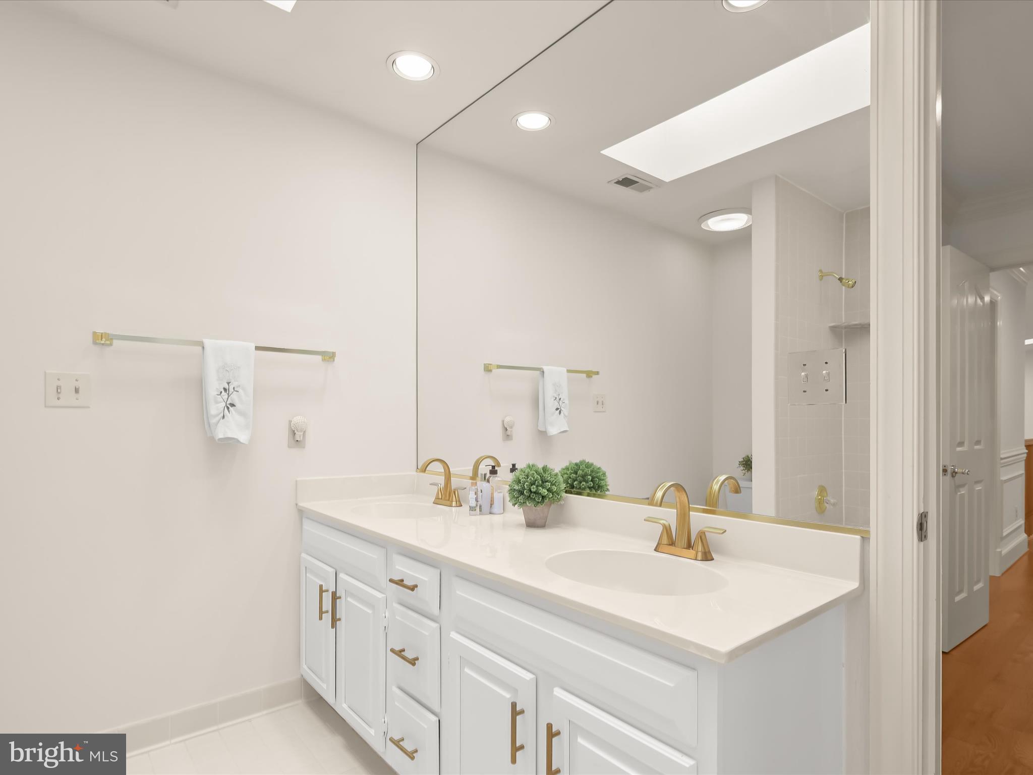 GREENHILLS FARM - Residential