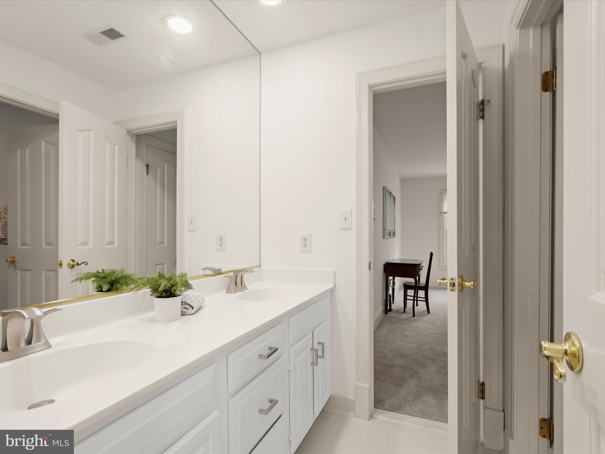 GREENHILLS FARM - Residential