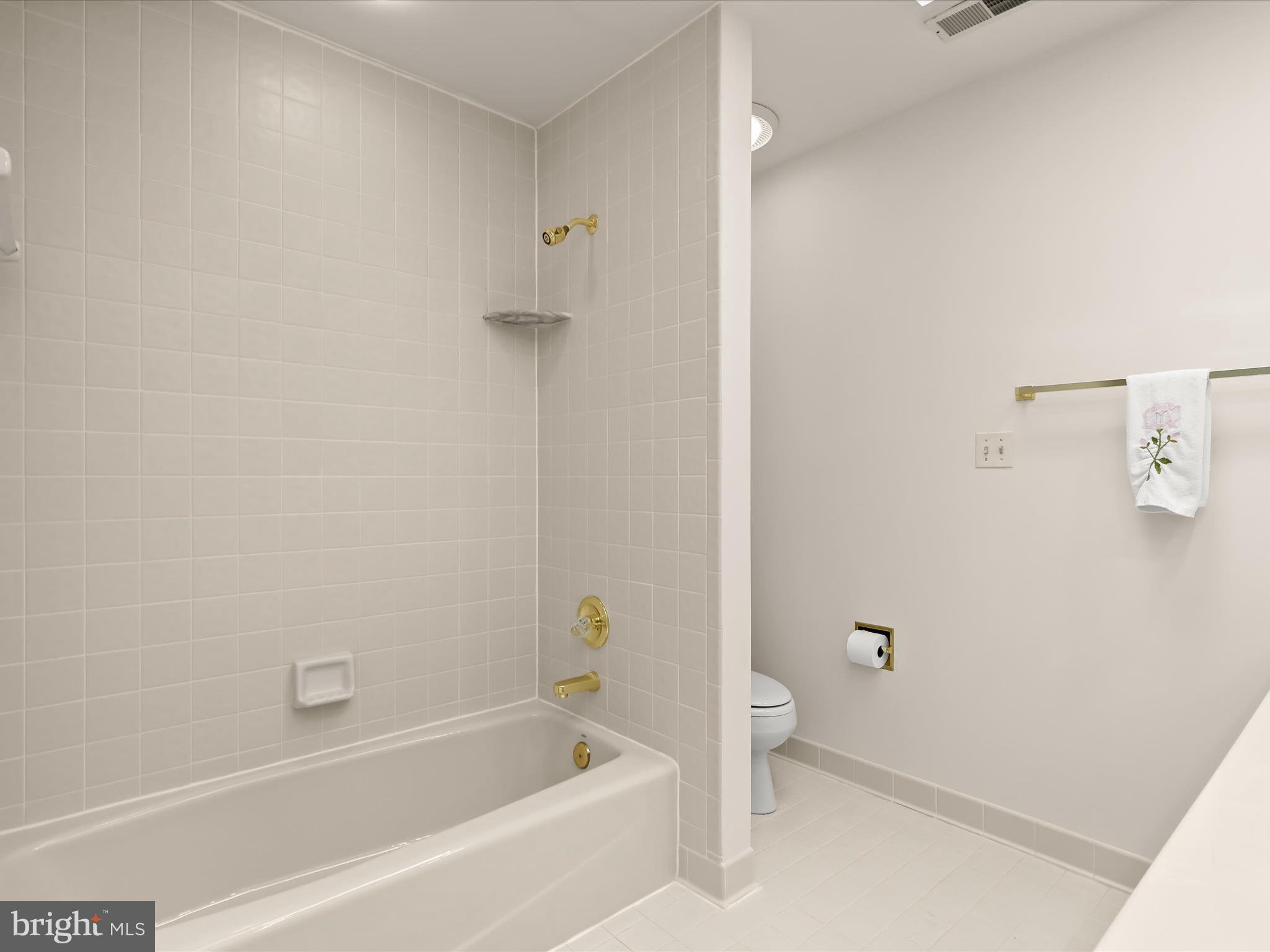 GREENHILLS FARM - Residential