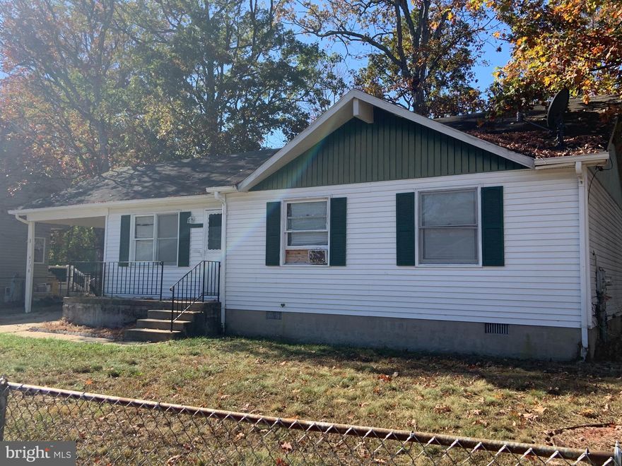 This inviting 3-bedroom, 2-bathroom home presents a fantastic opportunity for buyers with a vision. Nestled in Idlewilde on the Bay neighborhood, this property is being sold as-is, offering the chance to customize and renovate to your taste.

With a spacious layout, this home is ready for your personal touch. The bright living area is perfect for gatherings, while the bedrooms offer plenty of space for comfort and privacy. The kitchen and bathrooms are ready for updates, and the large backyard provides potential for outdoor enjoyment or expansion.

Bring your creativity and take advantage of the potential this property offers!