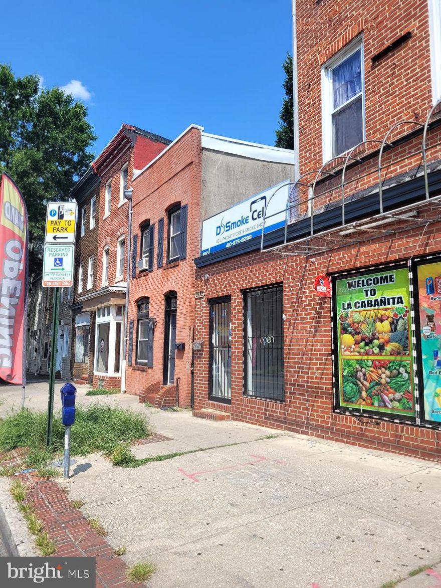 Great retail opportunity . Store front.  Prime kocation.  Previously Smoke shop./barber shop  Imagine the possibilities