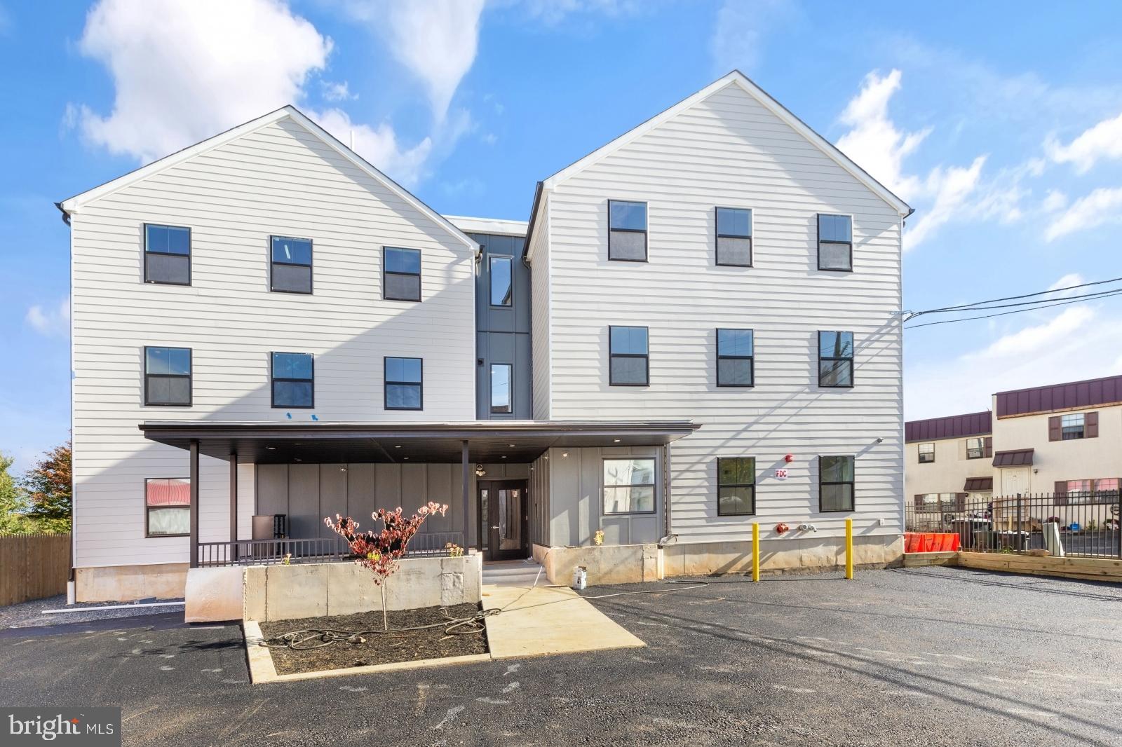 ROXBOROUGH - Residential Lease