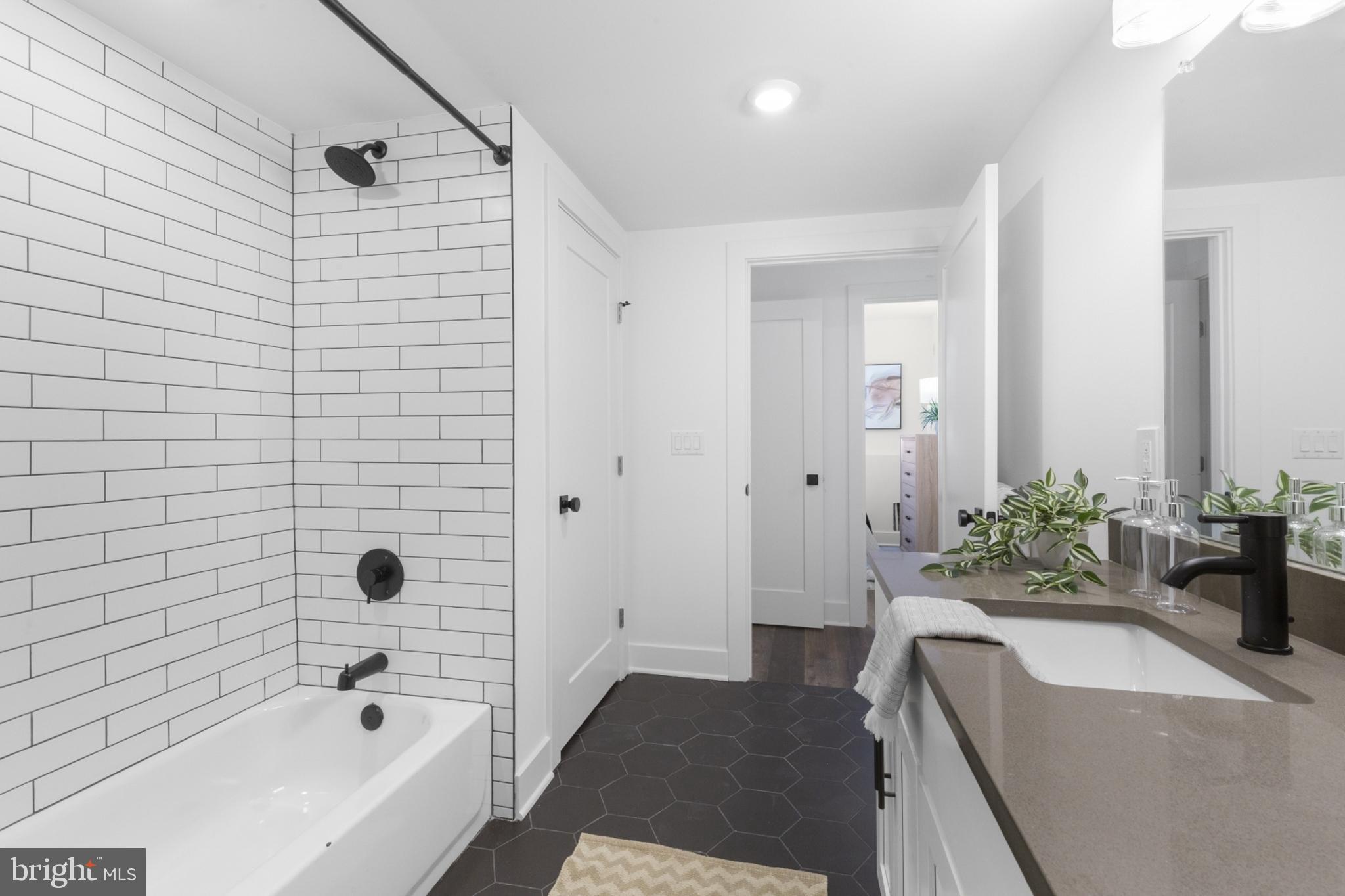 ROXBOROUGH - Residential Lease