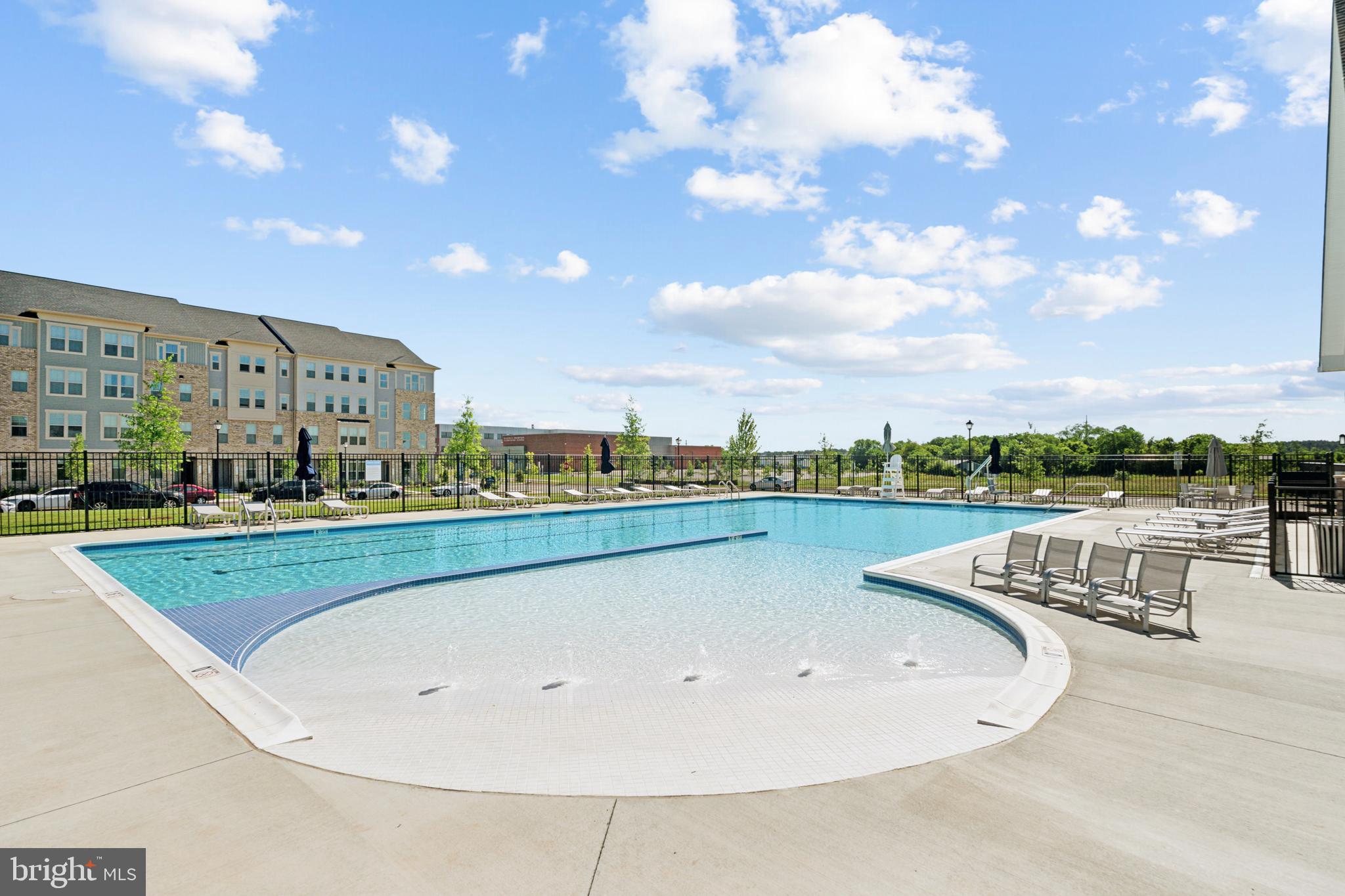 ARCOLA TOWN CENTER - Residential