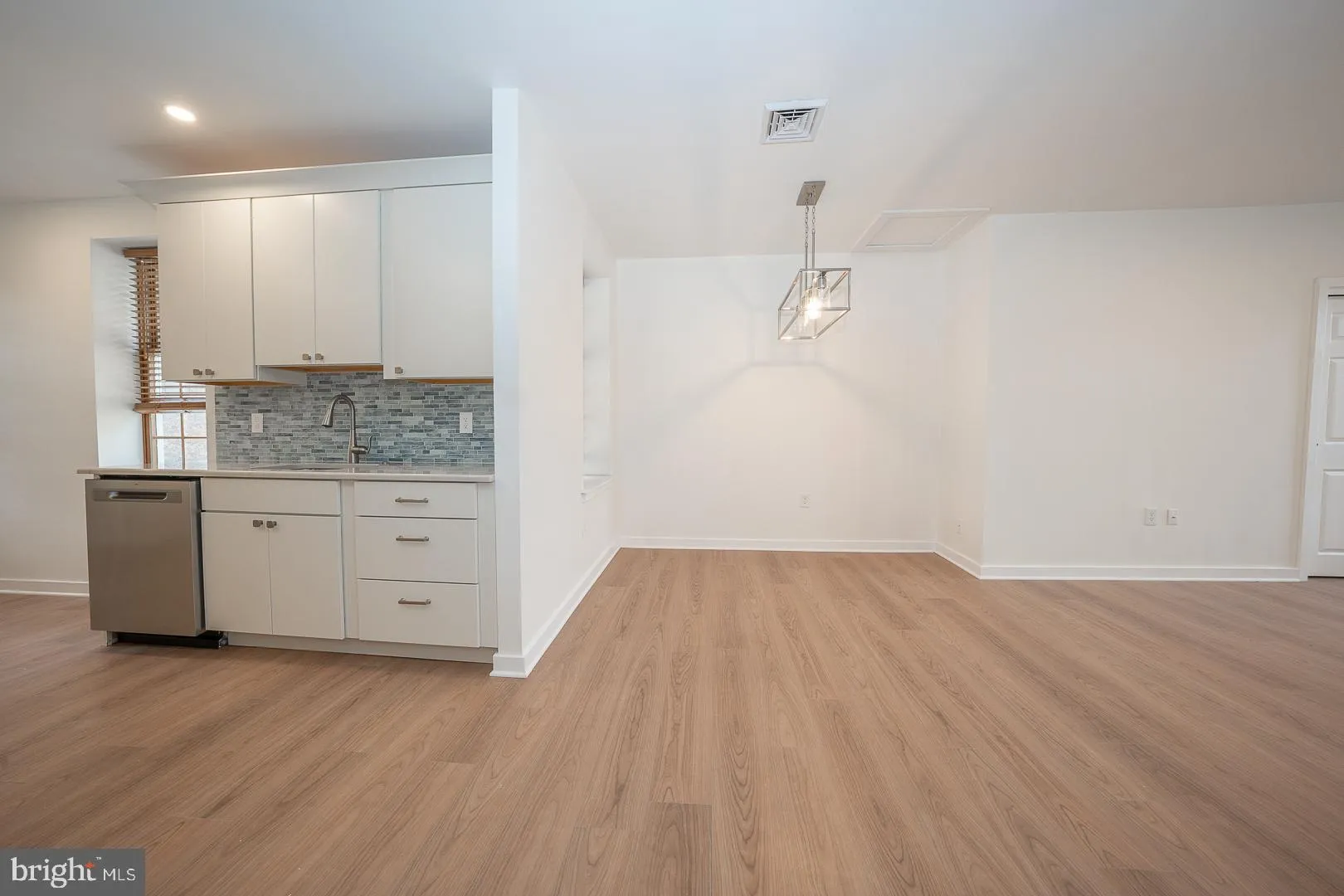 Devon, Pennsylvania 19333, United States, 2 Bedrooms Bedrooms, ,2 BathroomsBathrooms,Residential,Active,205609