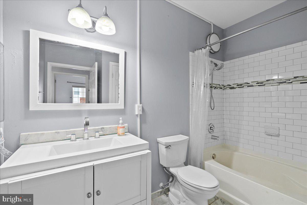 EXCHANGE AT VAN DORN - Residential Lease