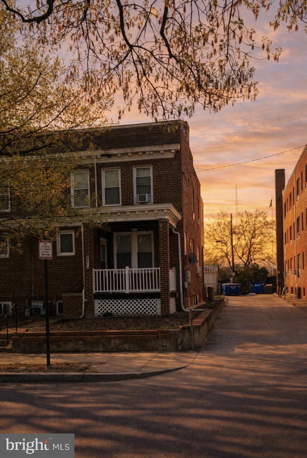 860 WHITTIER PLACE NW