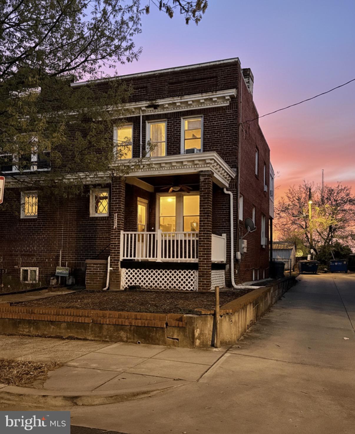 860 WHITTIER PLACE NW