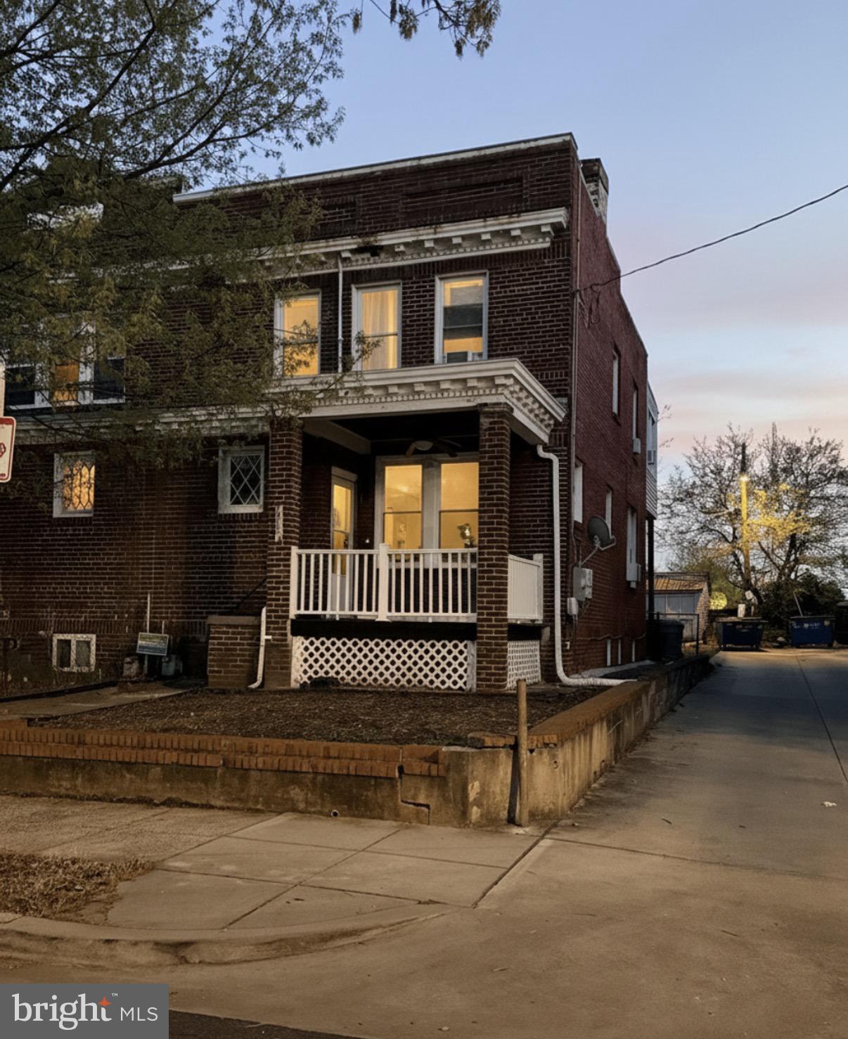 860 WHITTIER PLACE NW