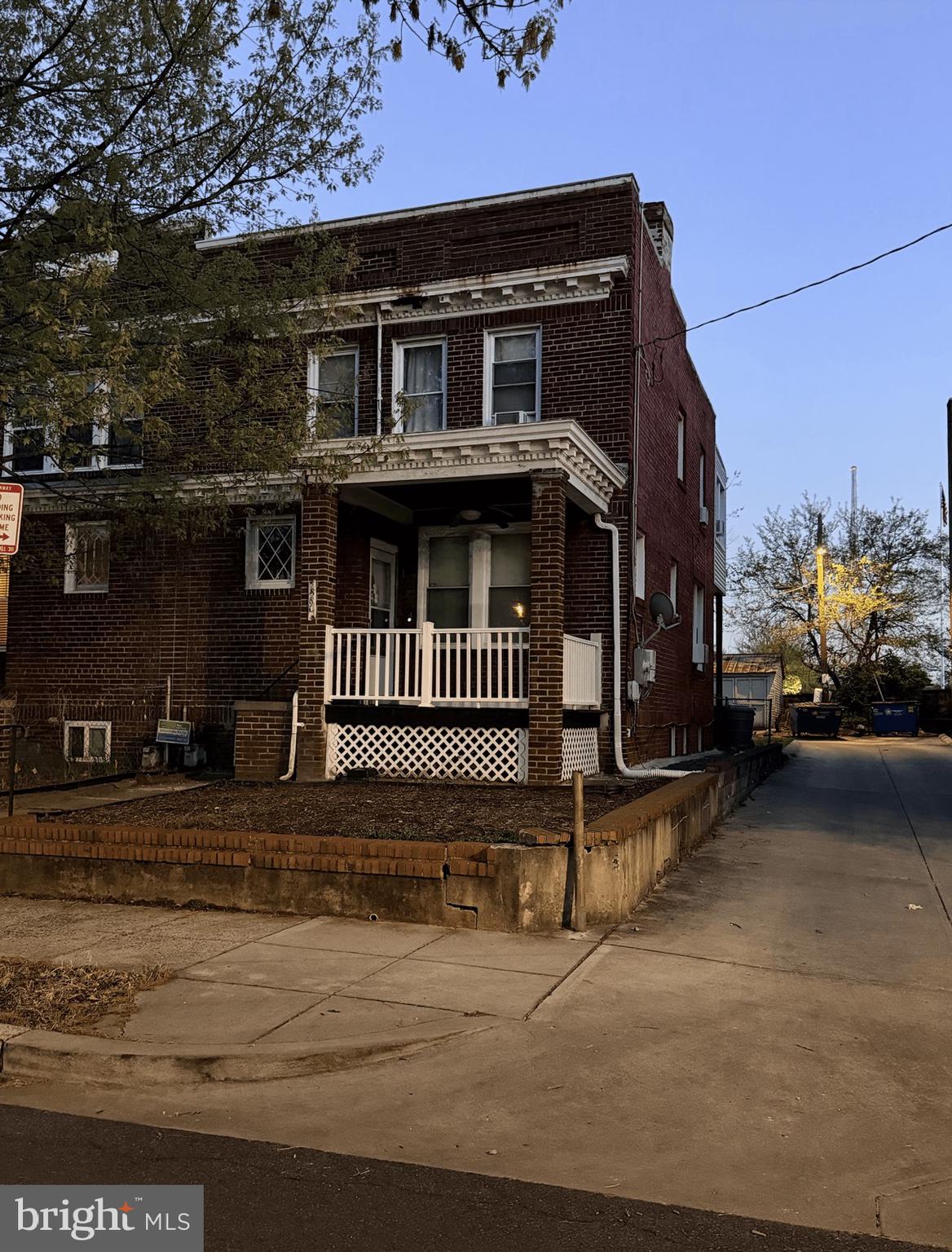 860 WHITTIER PLACE NW