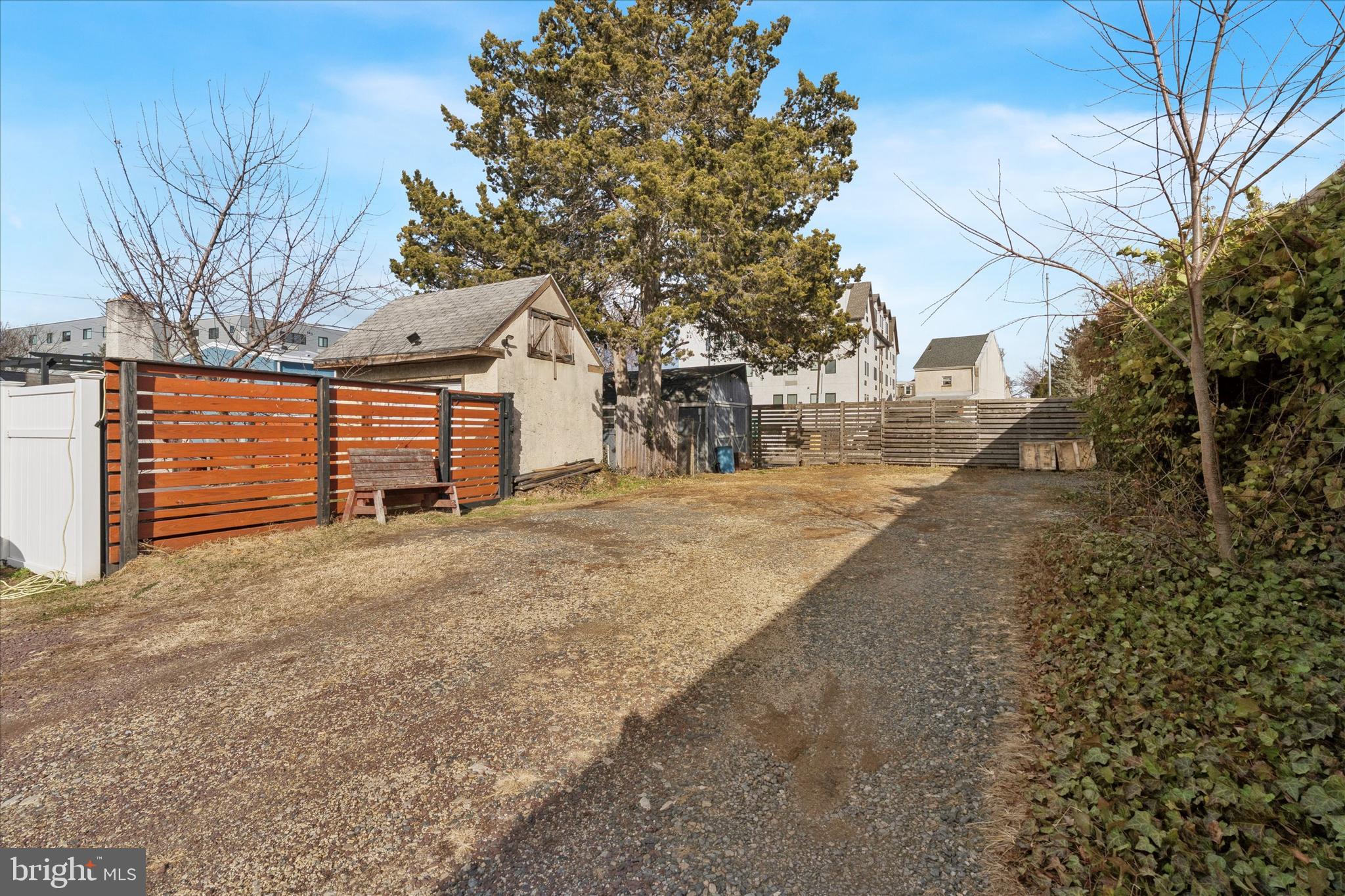 ROXBOROUGH - Residential