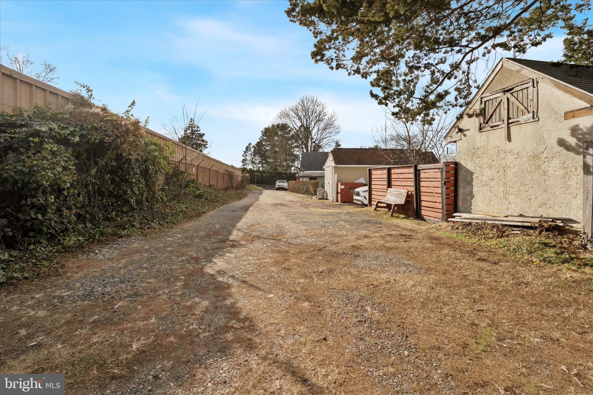 ROXBOROUGH - Residential