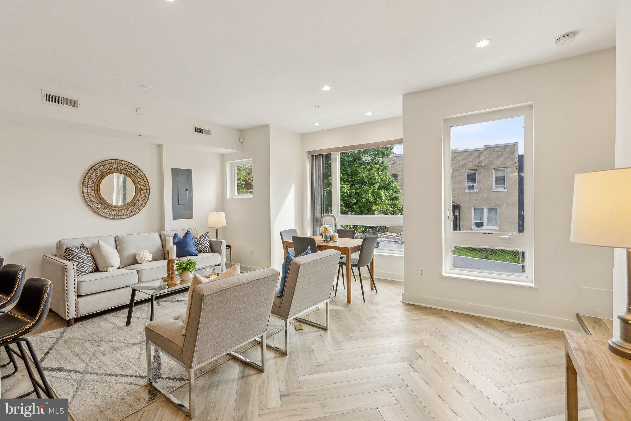 1214 QUEEN STREET NE 2