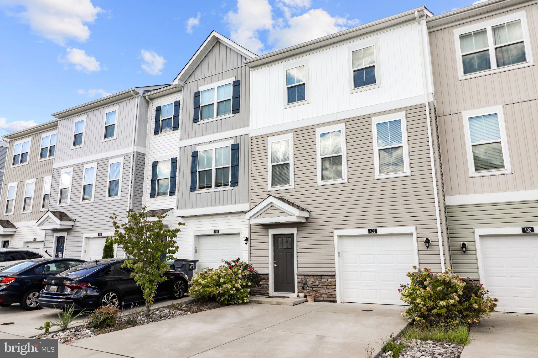 402 HONEYBERRY LANE