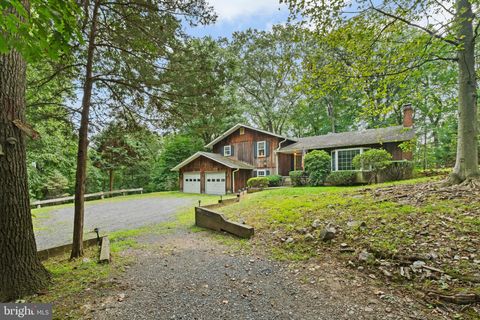 424 KINTNER ROAD KINTNERSVILLE PA 18930