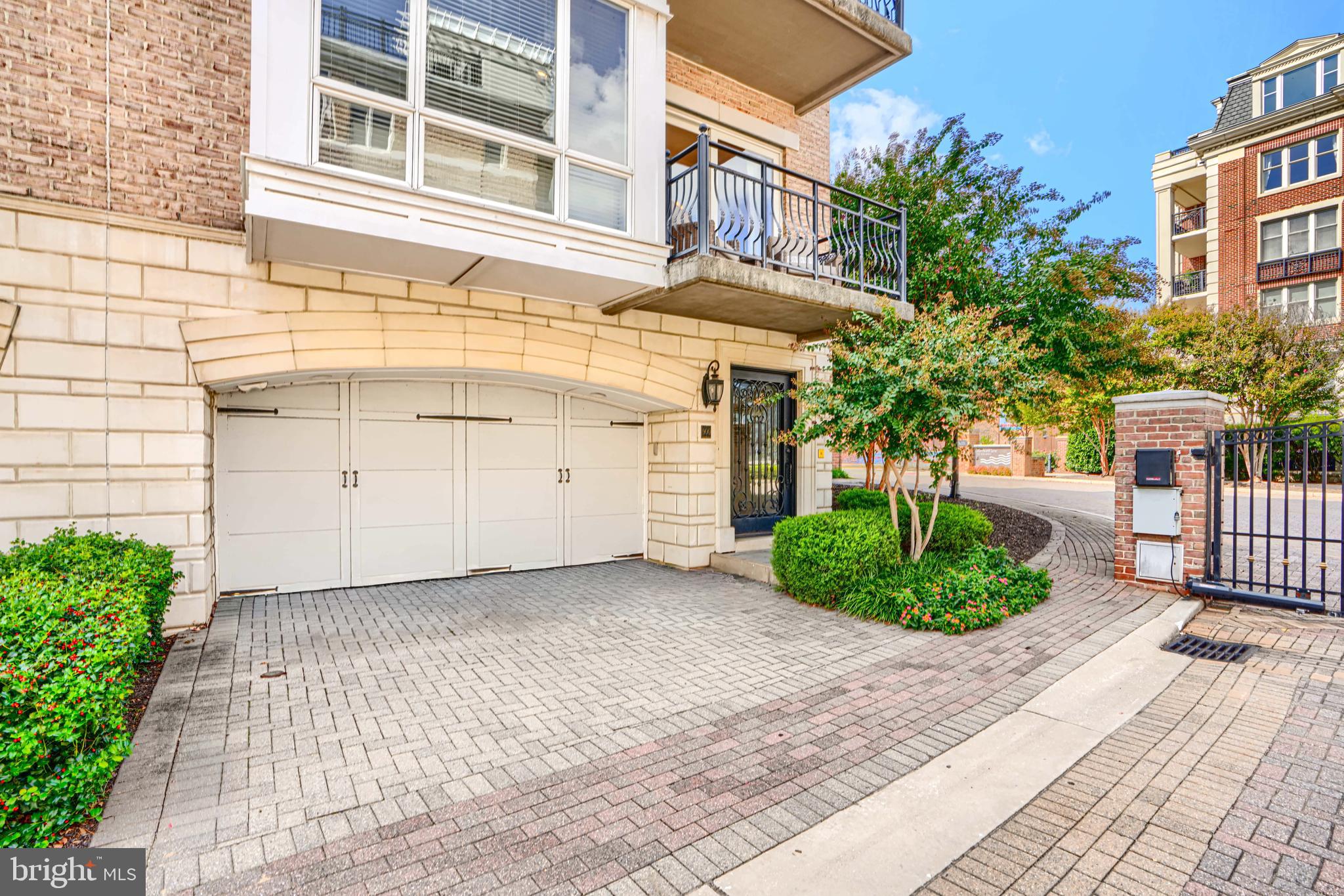 PIER HOMES AT HARBORVIEW - Residential