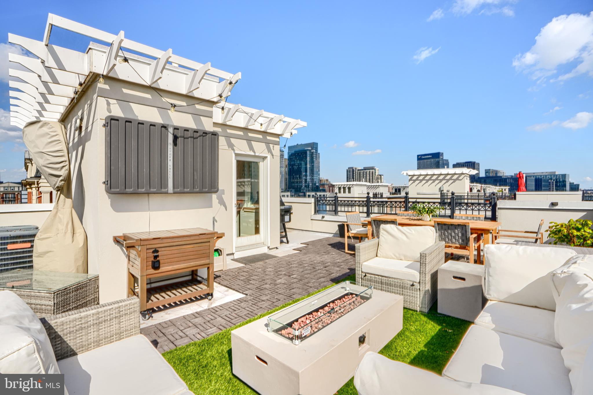 PIER HOMES AT HARBORVIEW - Residential