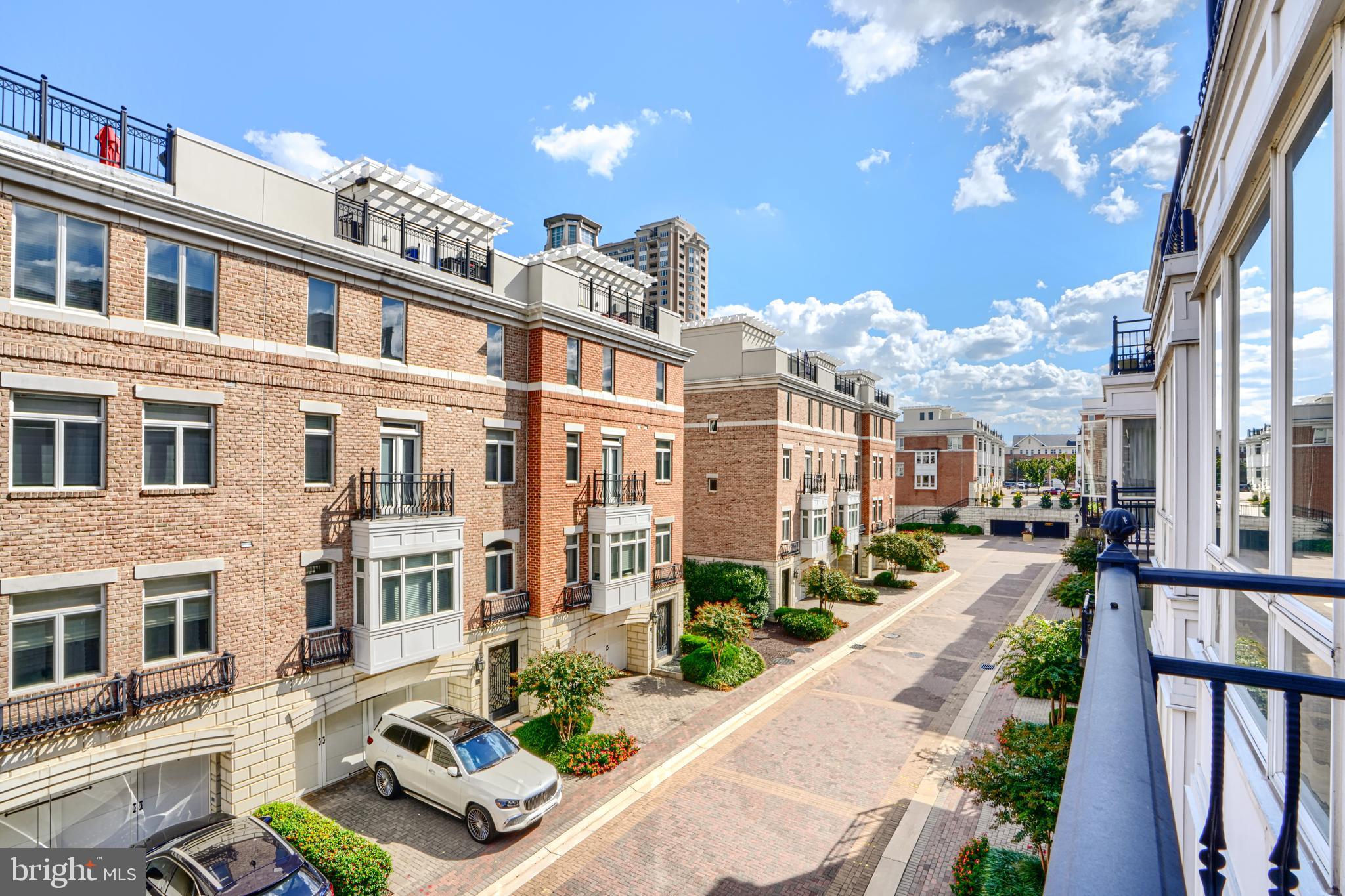 PIER HOMES AT HARBORVIEW - Residential