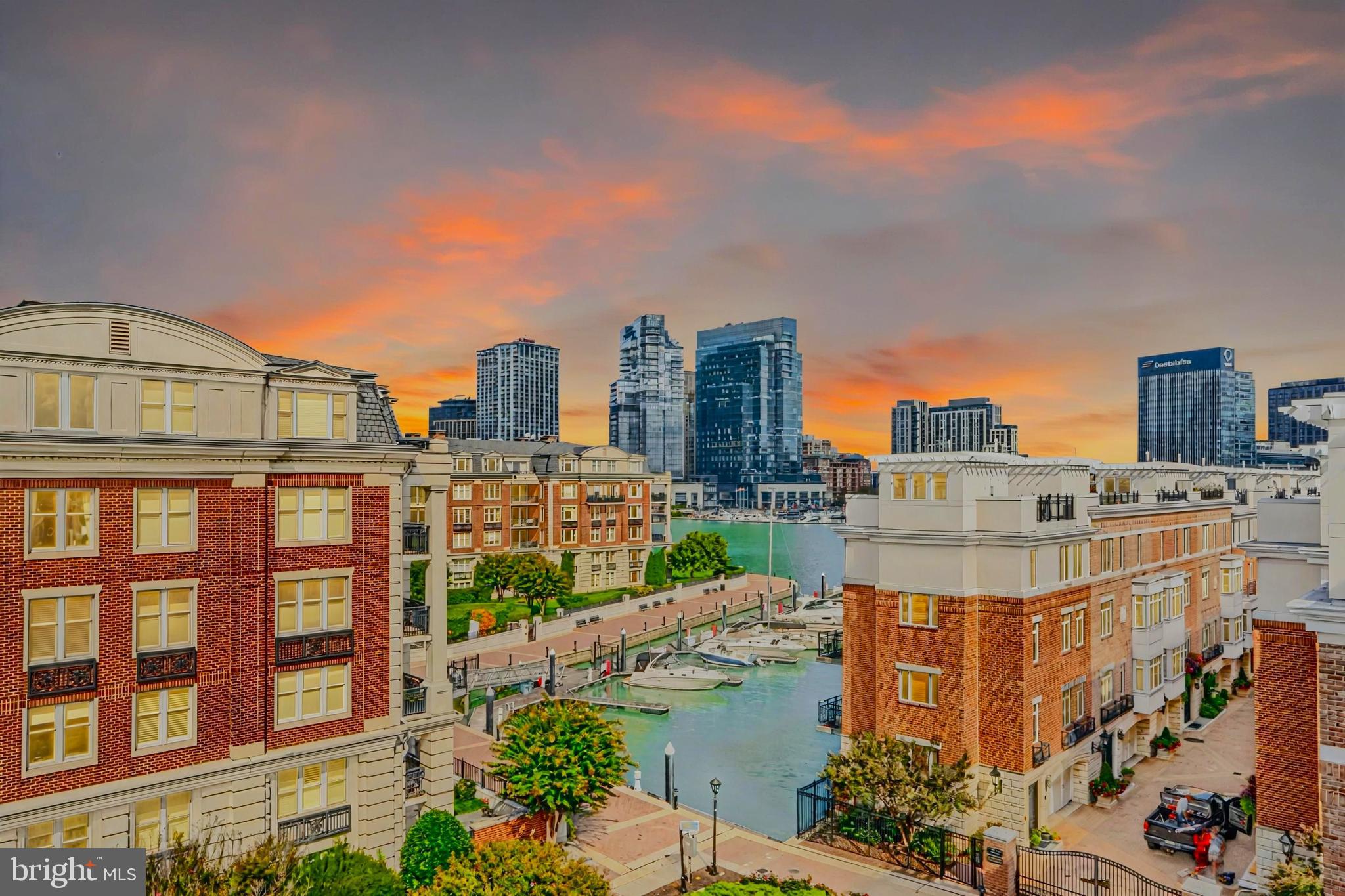 PIER HOMES AT HARBORVIEW - Residential
