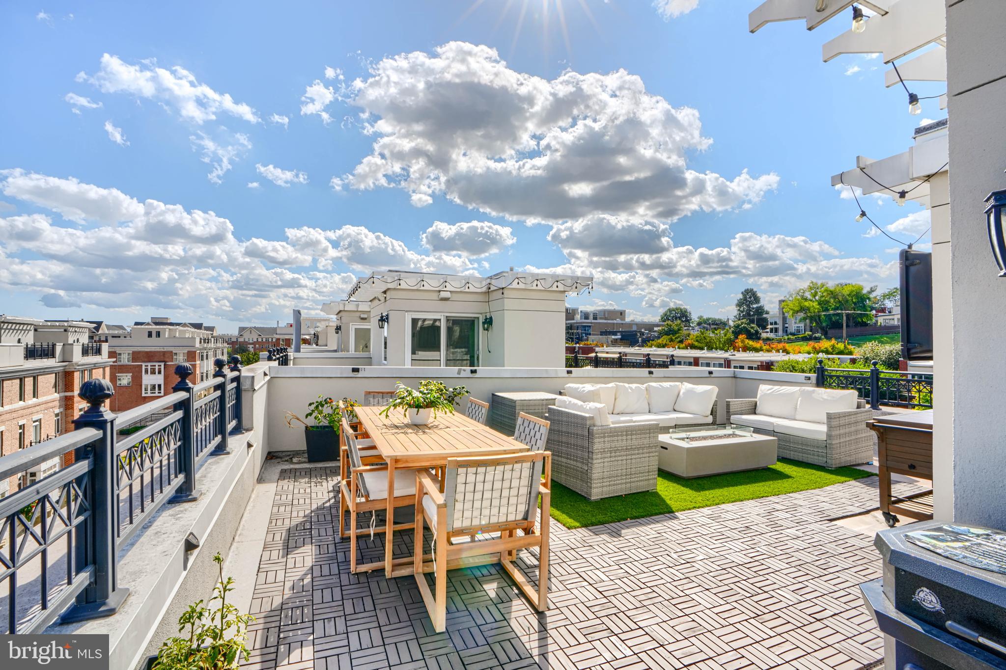 PIER HOMES AT HARBORVIEW - Residential