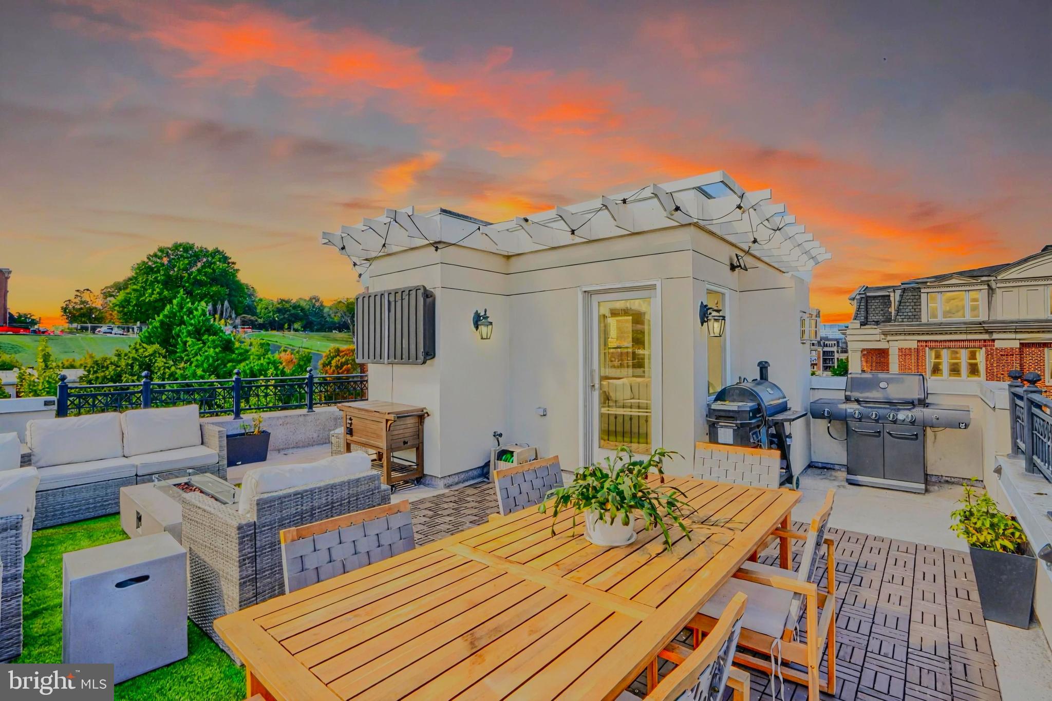 PIER HOMES AT HARBORVIEW - Residential