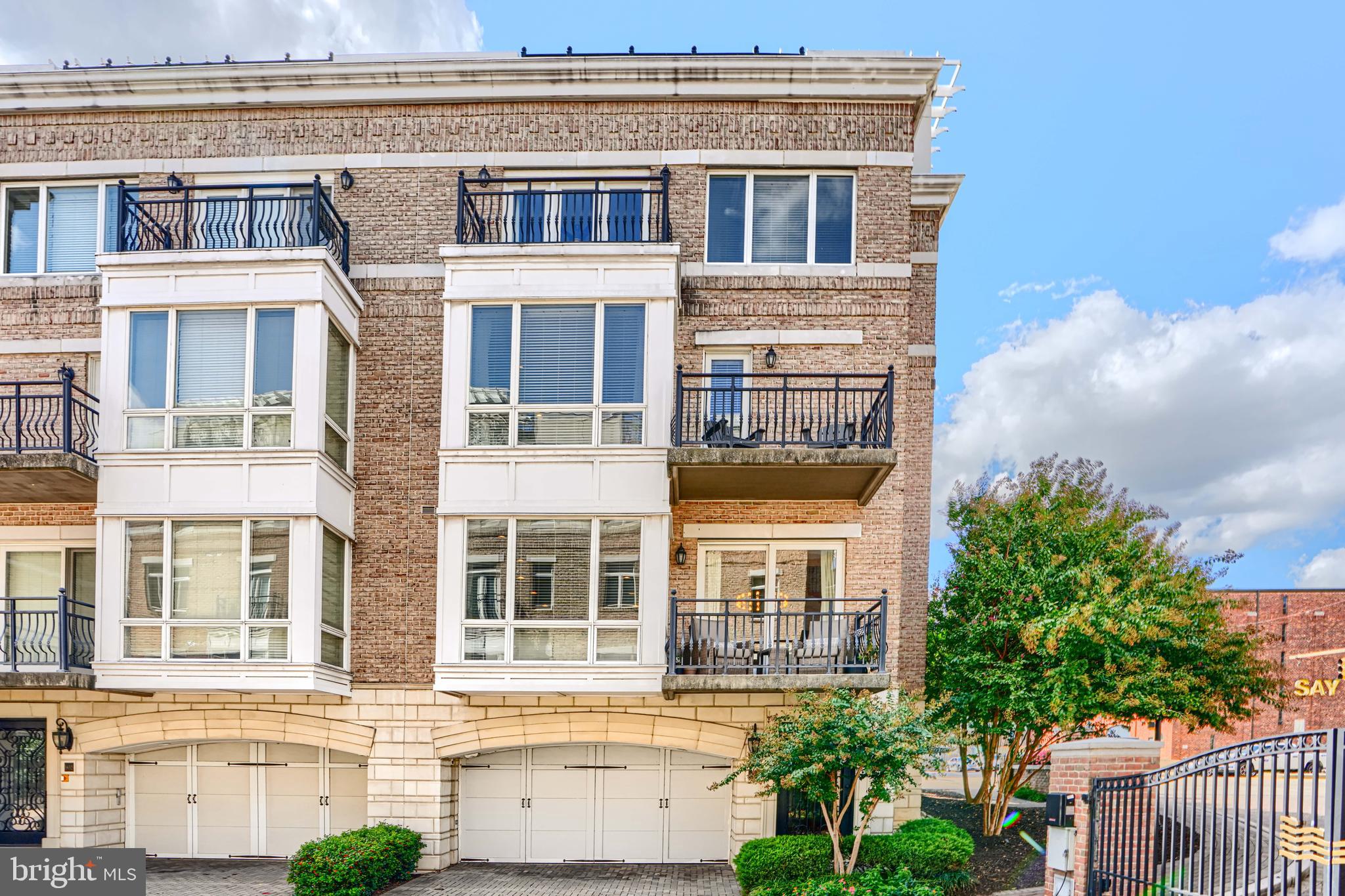 PIER HOMES AT HARBORVIEW - Residential