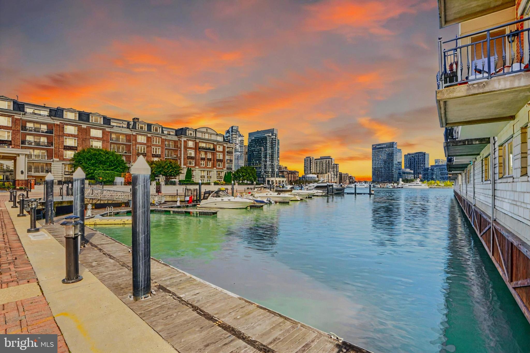 PIER HOMES AT HARBORVIEW - Residential