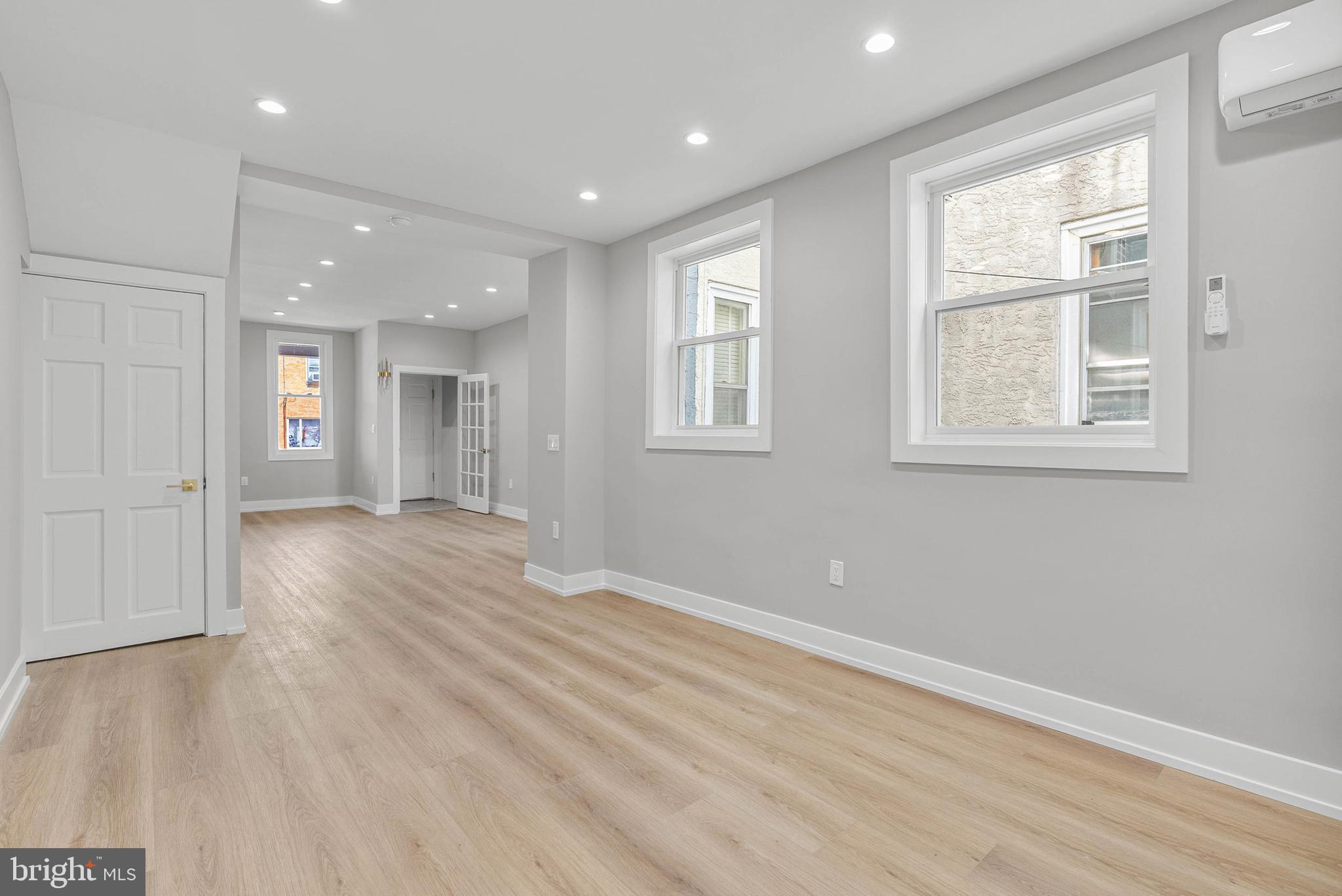 PORT RICHMOND - Residential