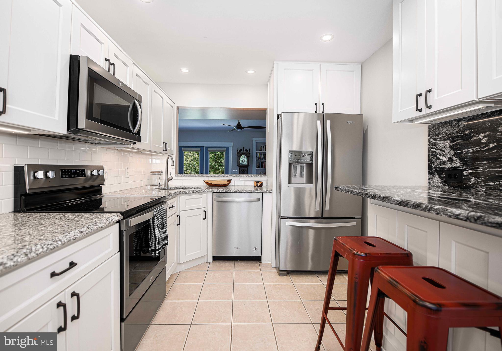 THOMPSON CREEK CONDOS - Residential