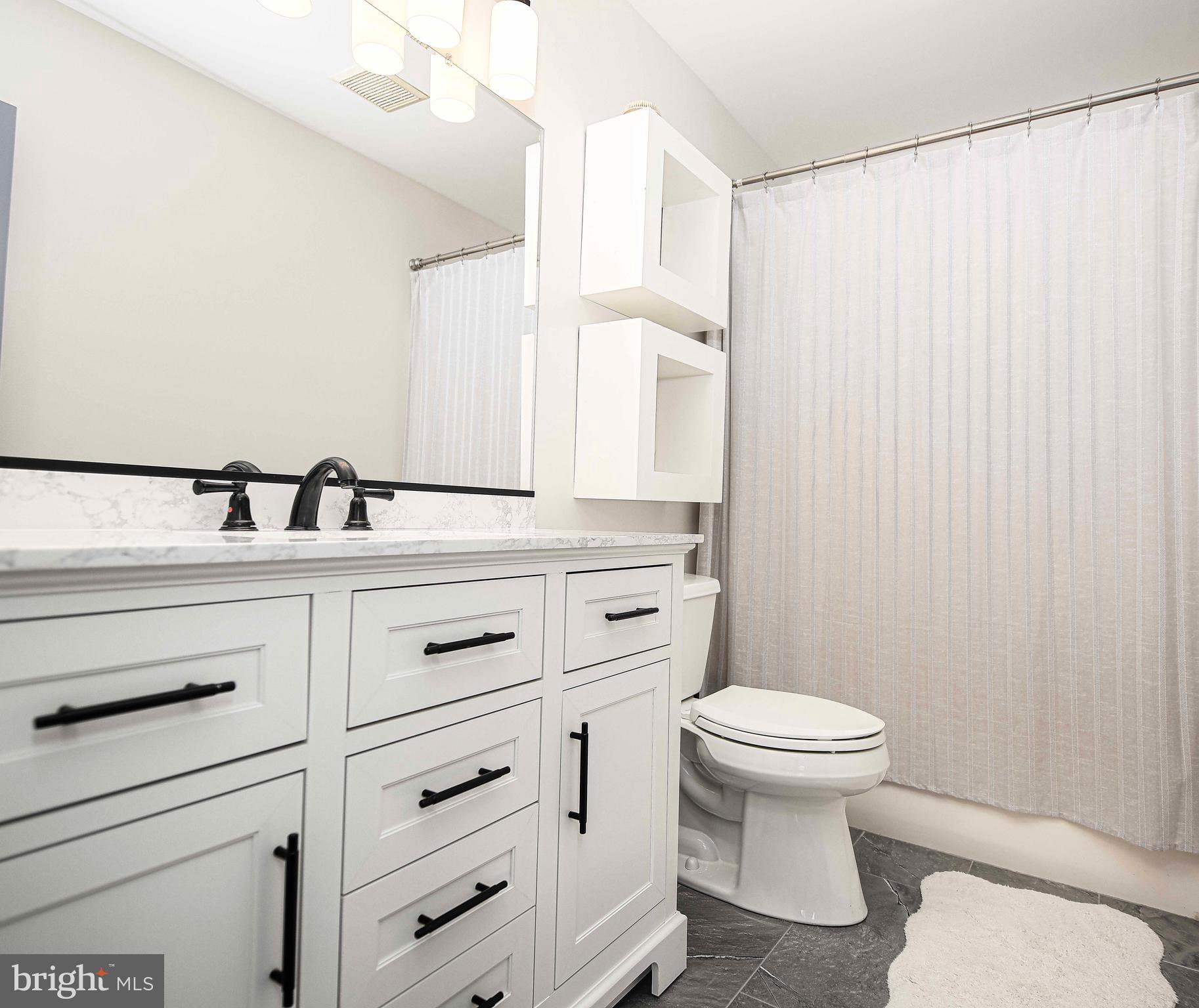 THOMPSON CREEK CONDOS - Residential