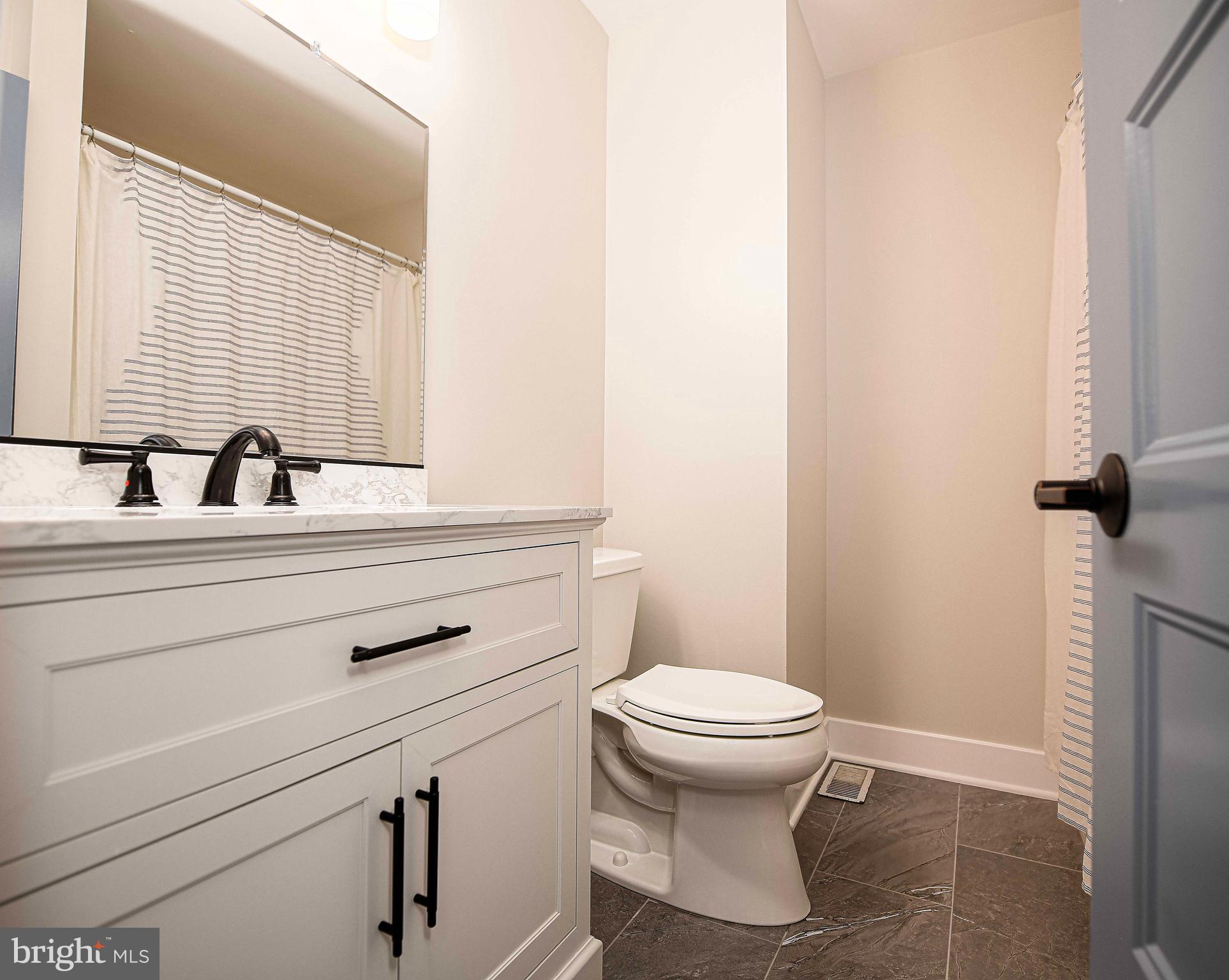 THOMPSON CREEK CONDOS - Residential