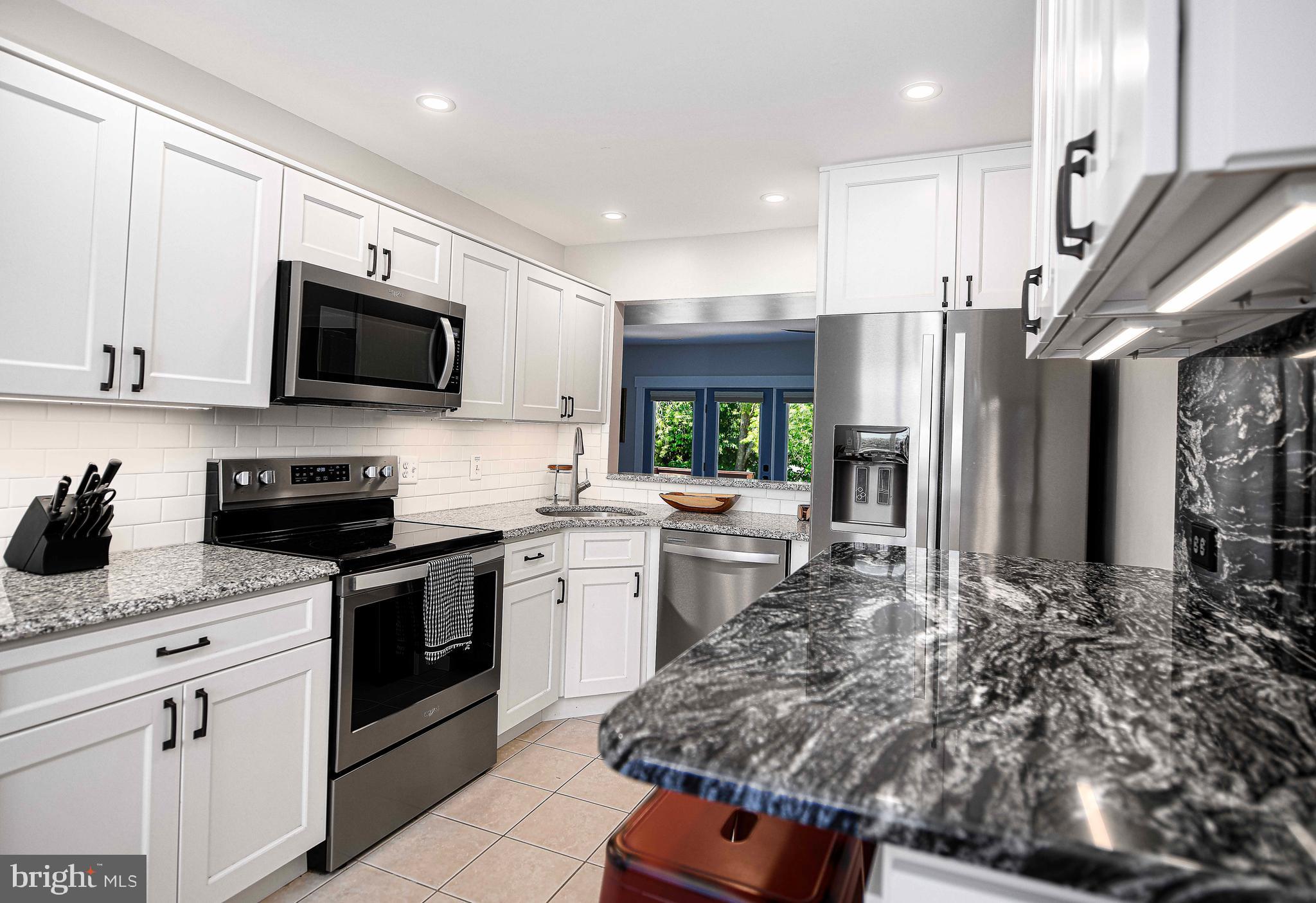 THOMPSON CREEK CONDOS - Residential