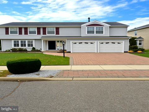 Photo of 13 Keatley Drive, MARLTON, NJ 08053 (MLS # NJBL2098978)