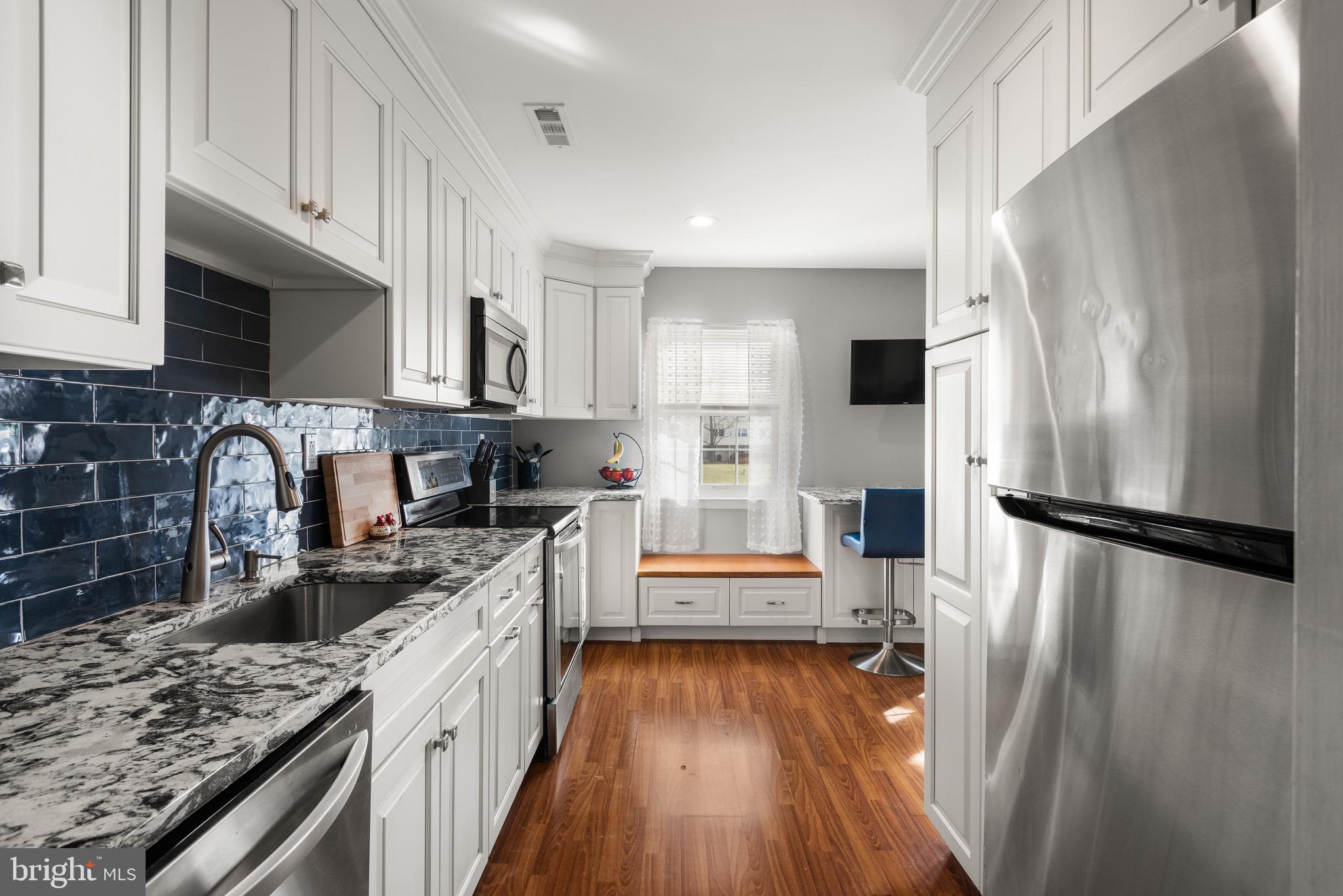 BEAVER RUN KNOLL - Residential