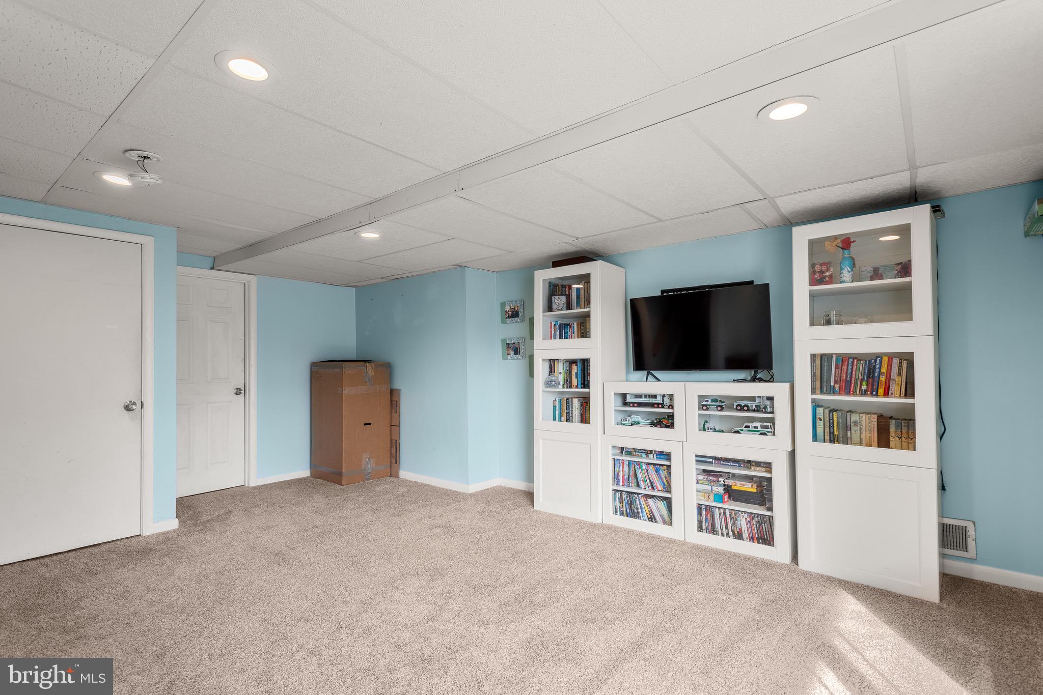 BEAVER RUN KNOLL - Residential