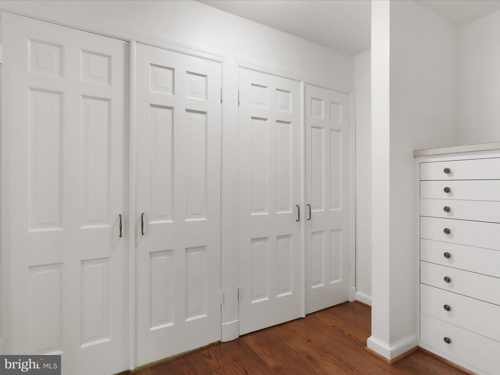 BANNOCKBURN ESTATES - Residential