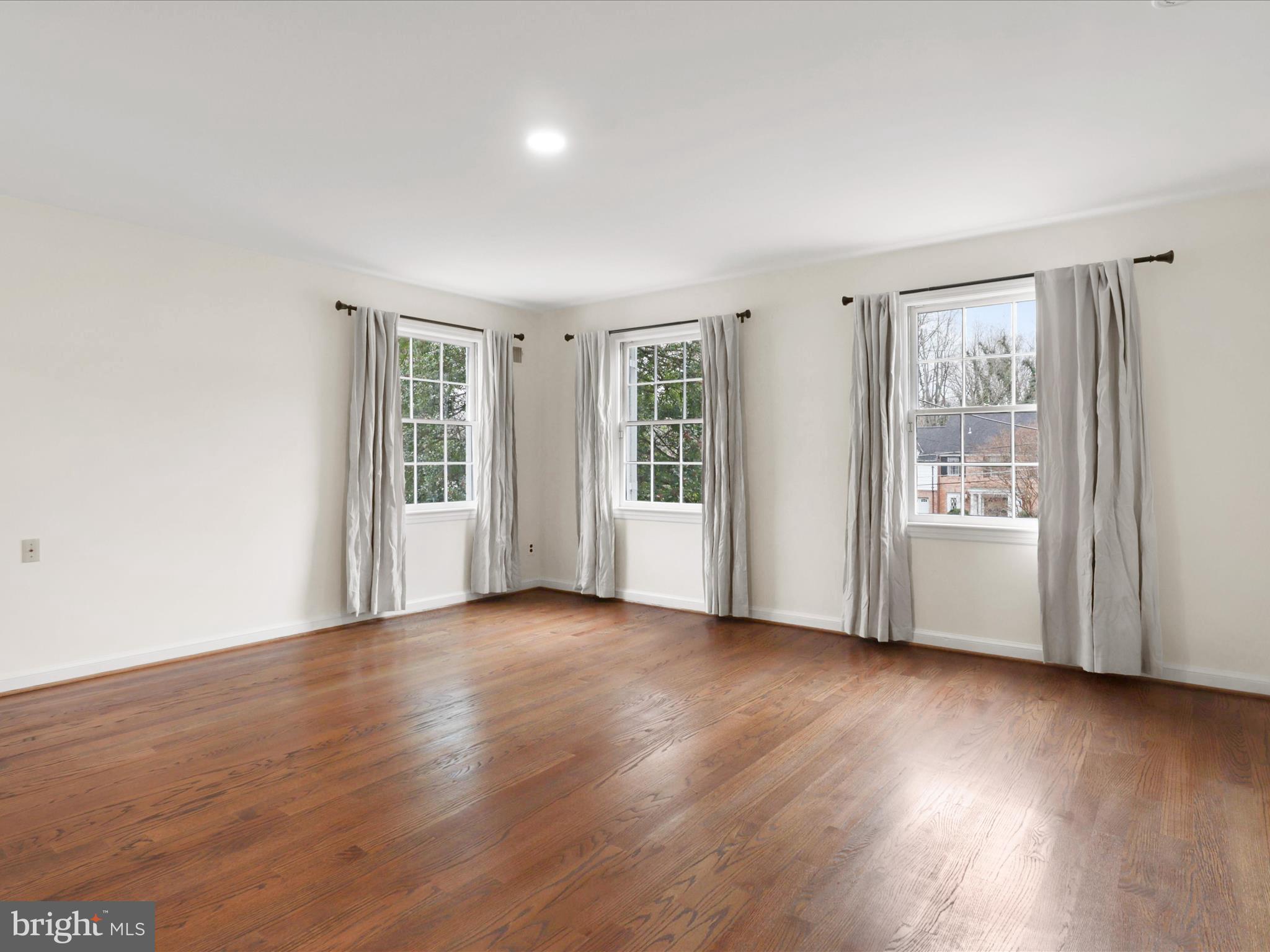 BANNOCKBURN ESTATES - Residential