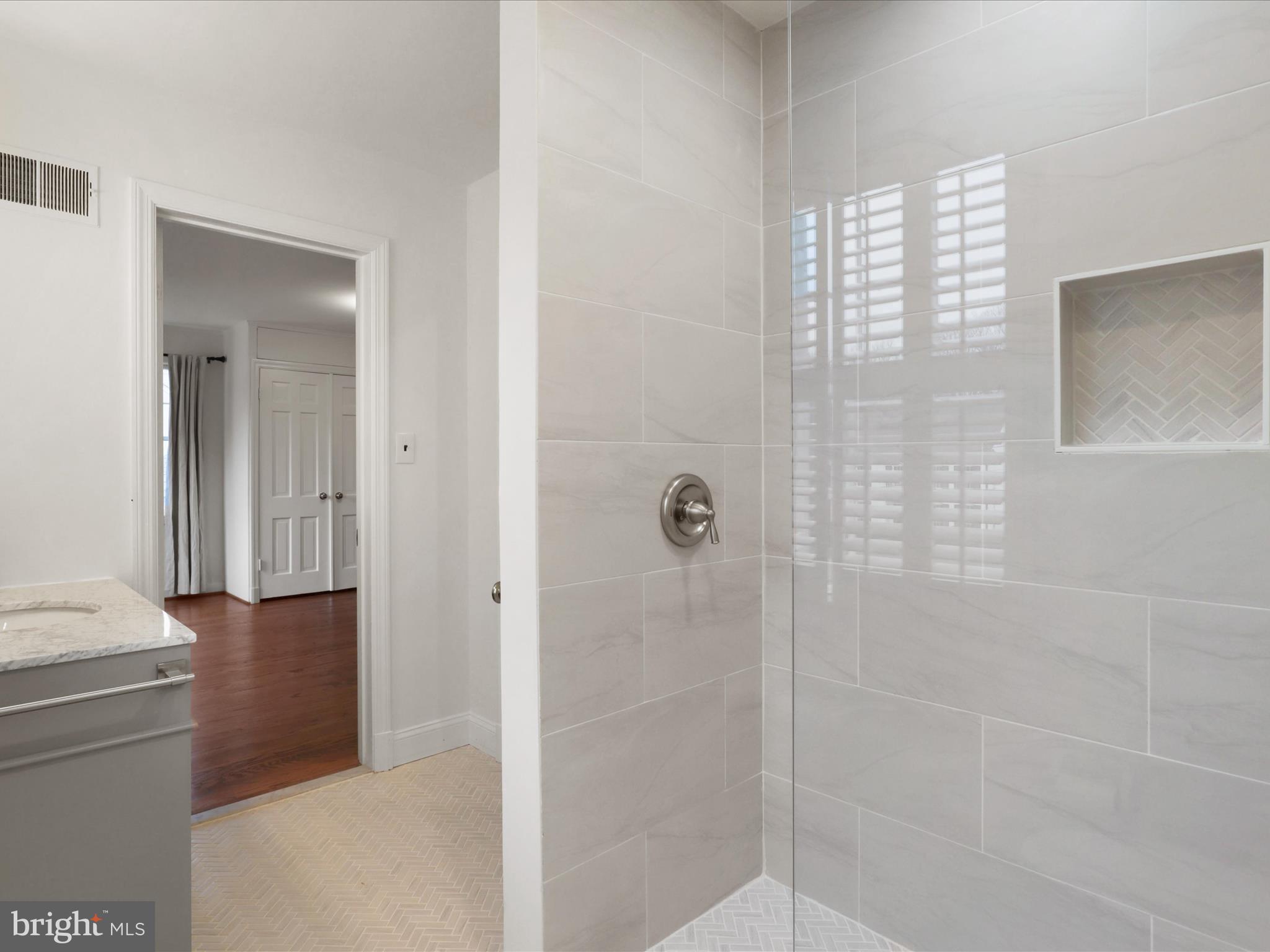 BANNOCKBURN ESTATES - Residential