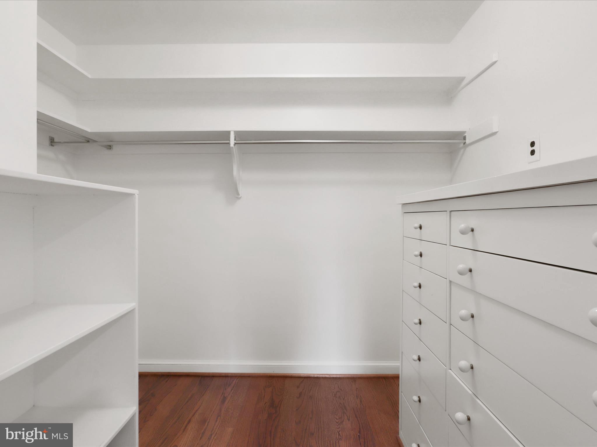 BANNOCKBURN ESTATES - Residential