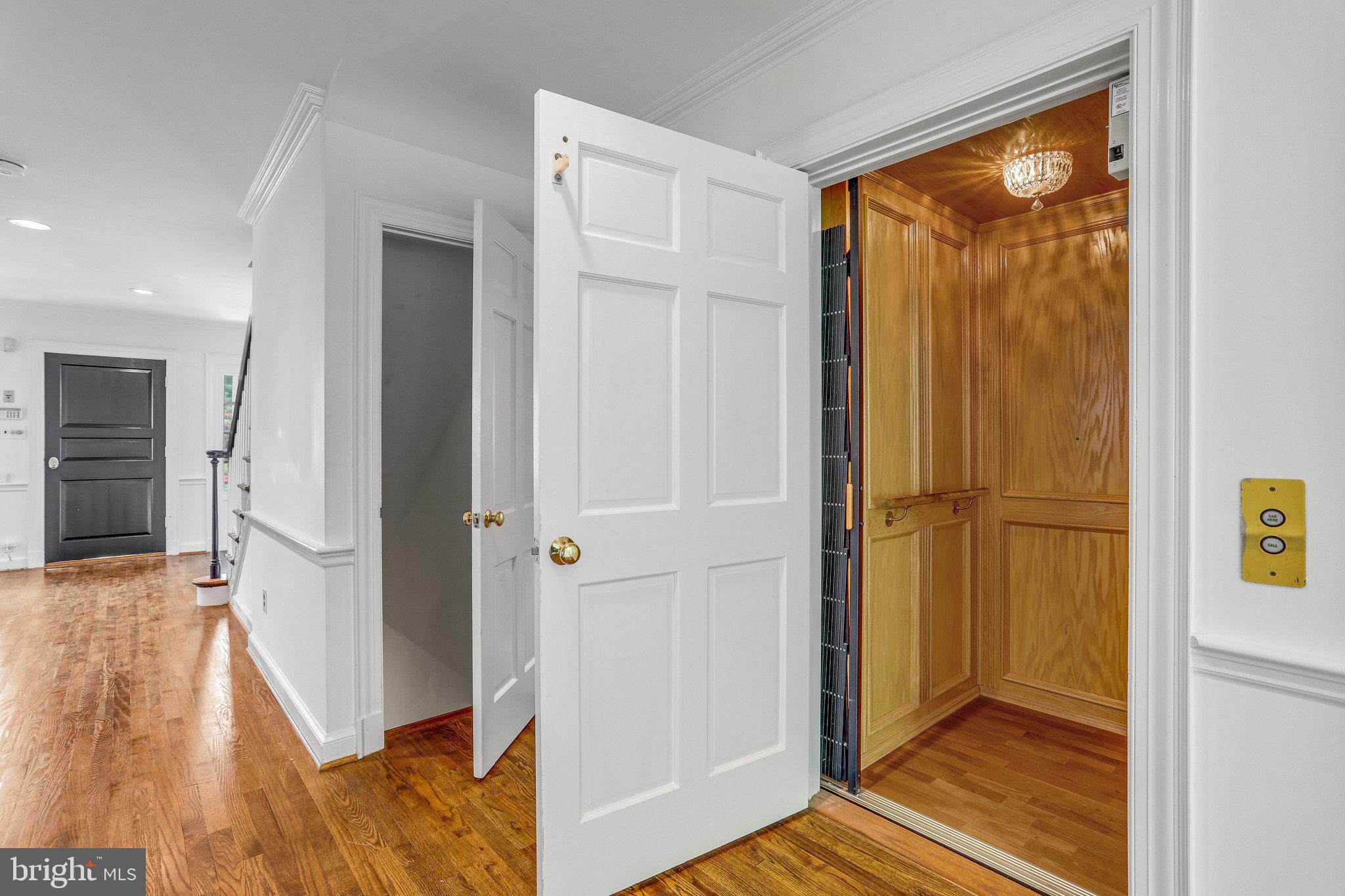 BANNOCKBURN ESTATES - Residential