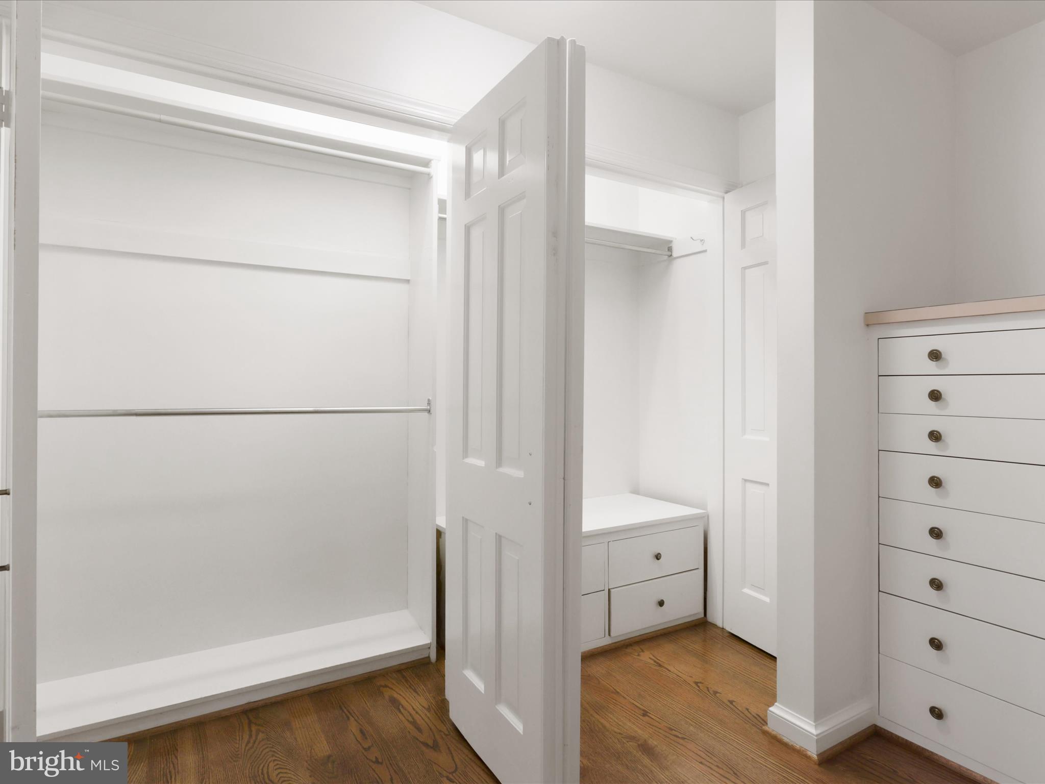 BANNOCKBURN ESTATES - Residential