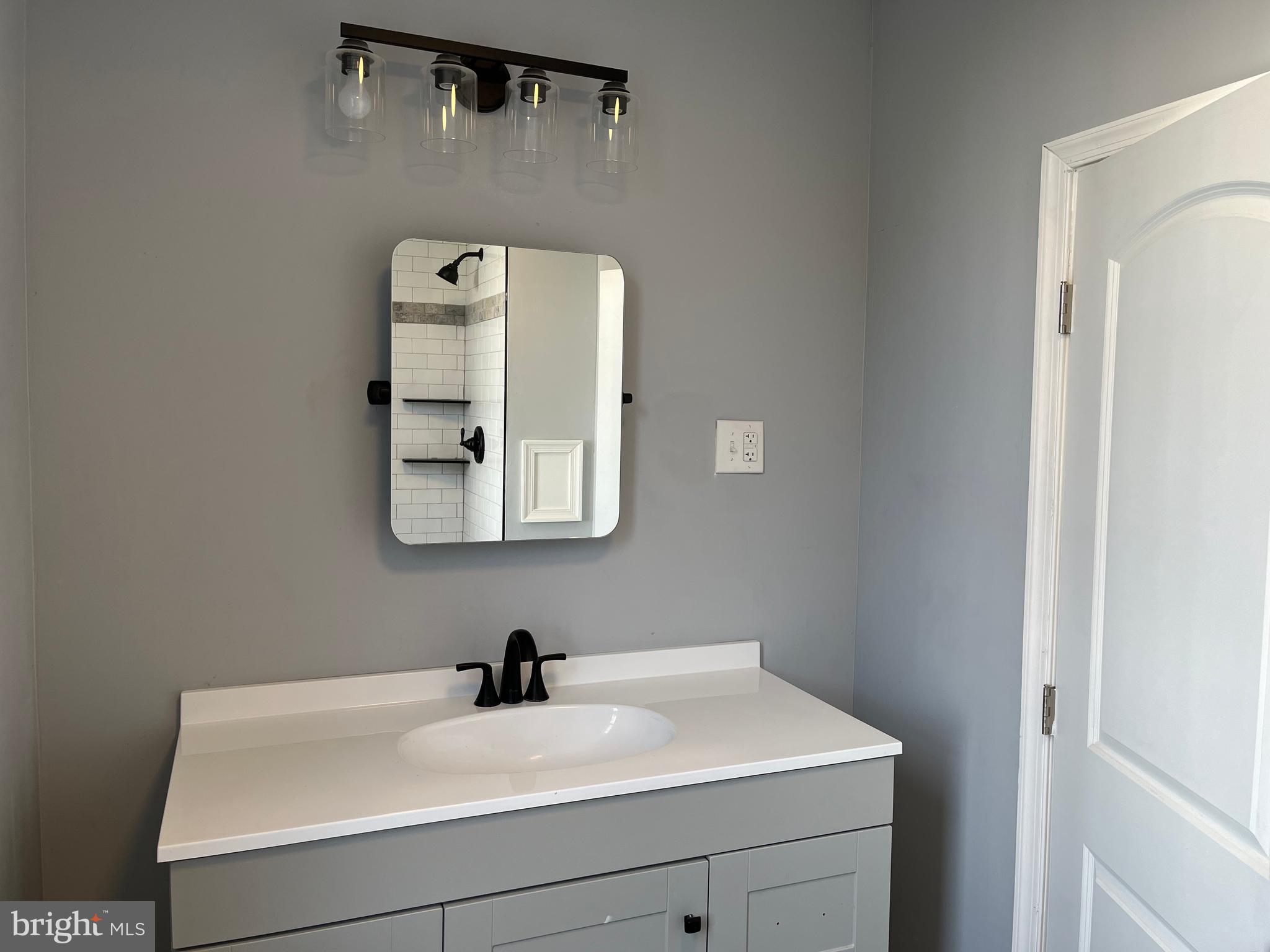 PORT RICHMOND - Residential Lease