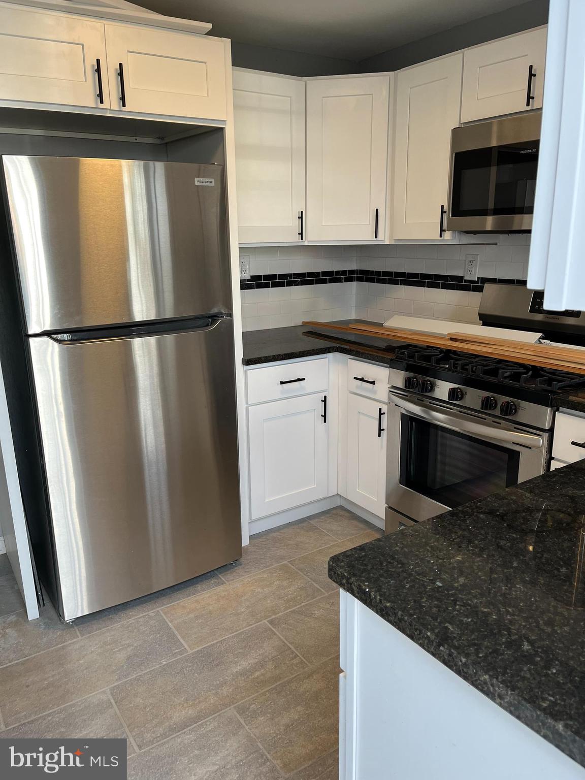 PORT RICHMOND - Residential Lease