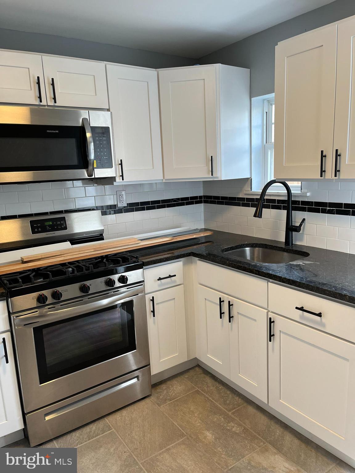 PORT RICHMOND - Residential Lease